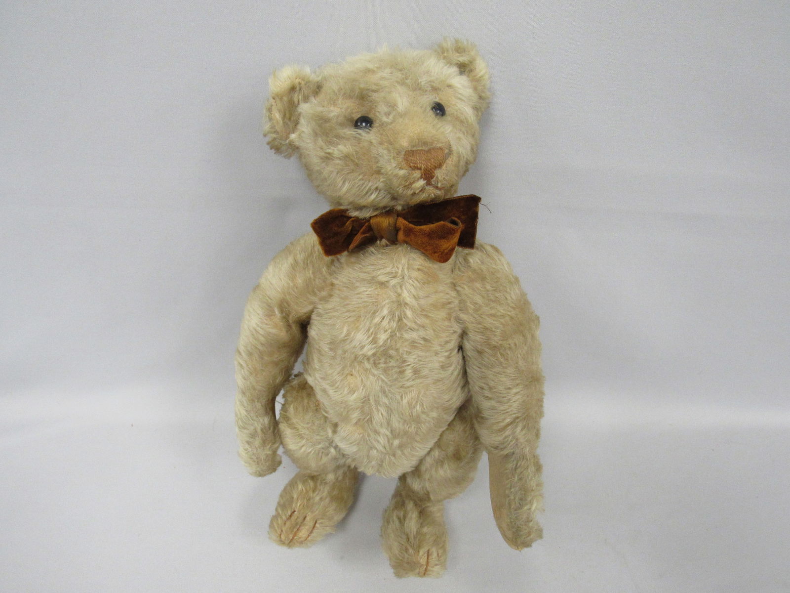 17 IN. STEIFF EARLY PERIOD MOHAIR BEAR: (1 of 15)
