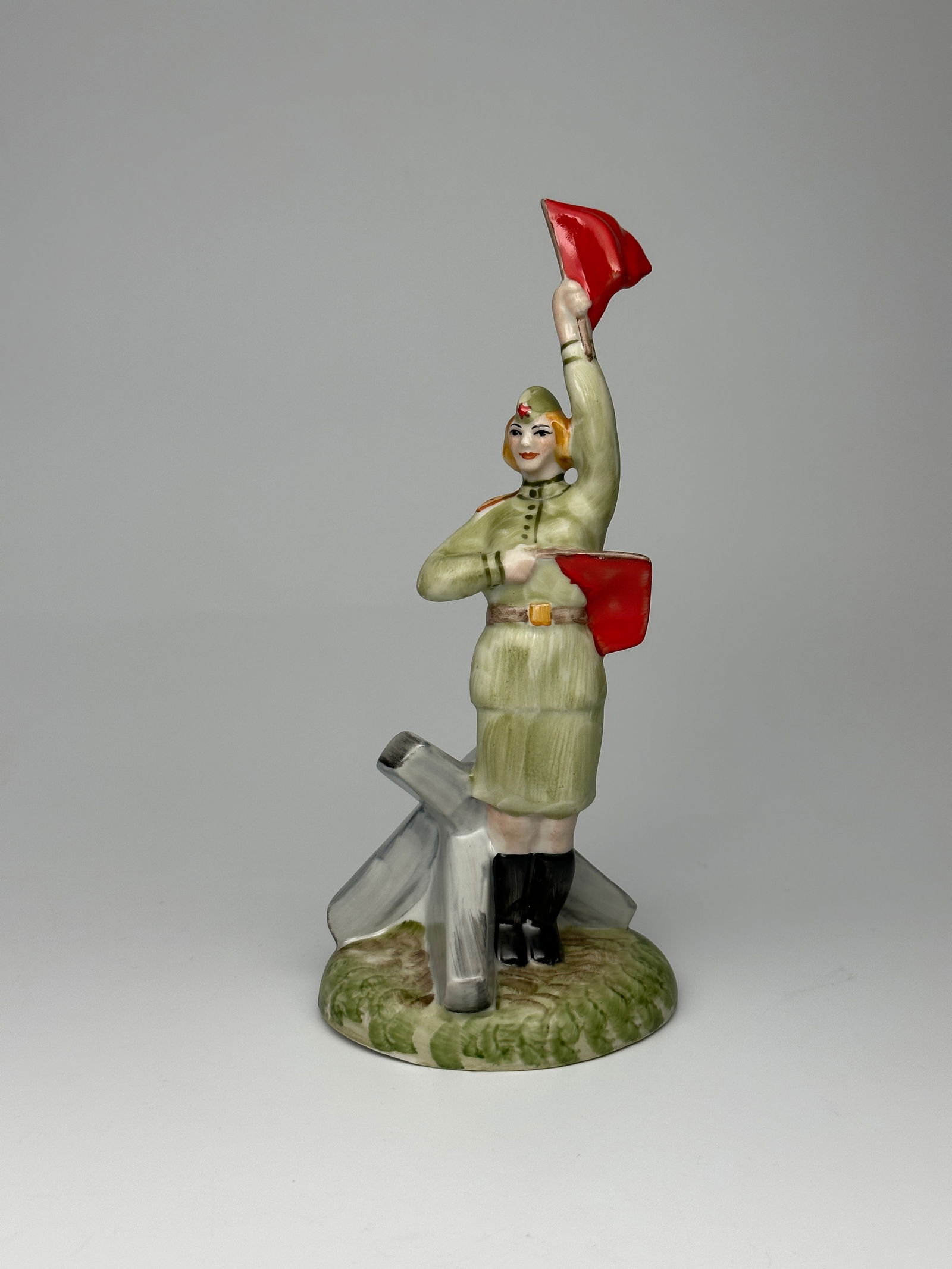 Rare Vintage Soviet Porcelain WWII Figurine "Traffic Regulator" Baranovka Factory (1 of 5)