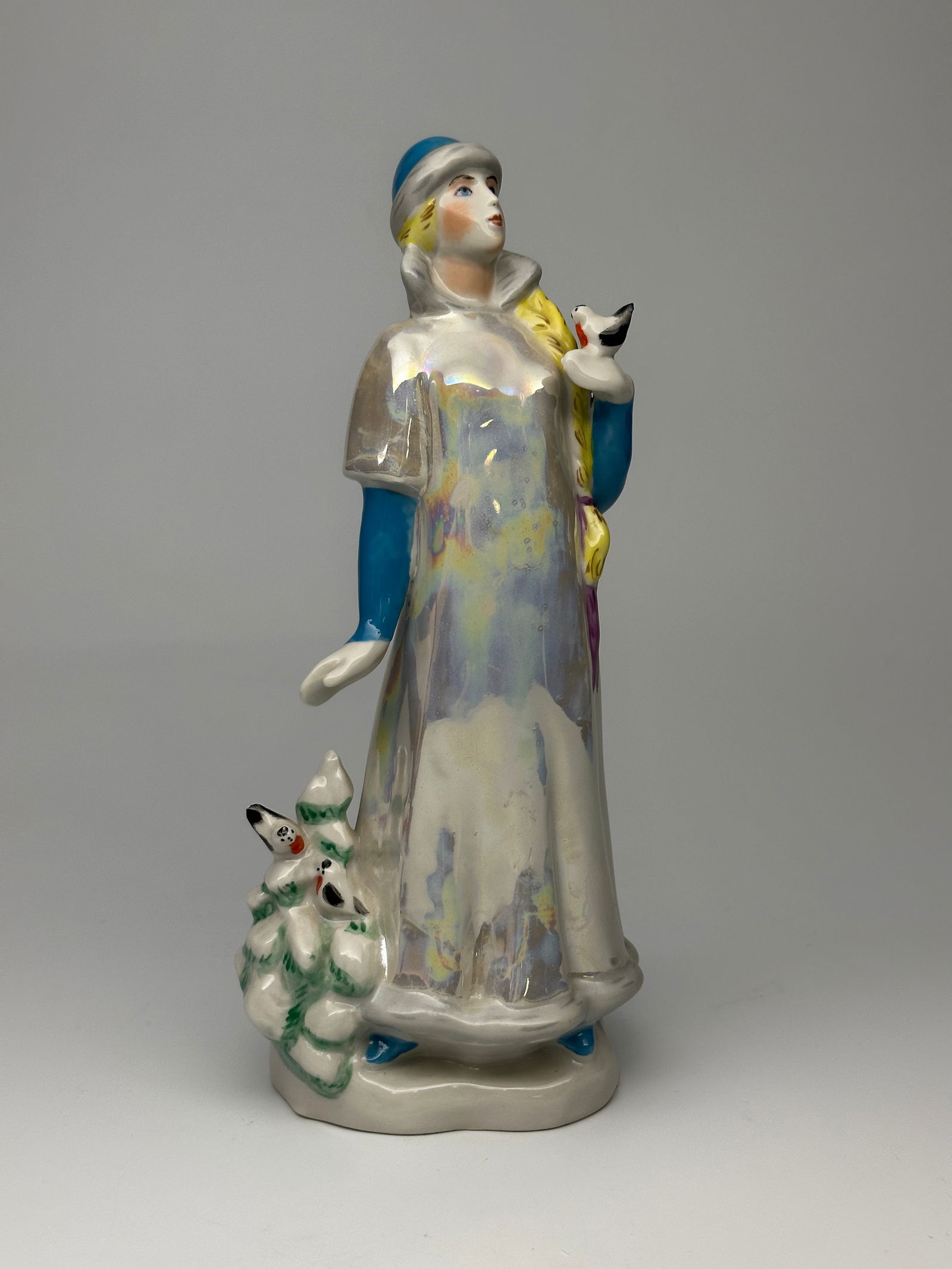 Soviet Porcelain Figurine "Snegurochka Snow Maiden / Granddaughter of Ded Moroz" Kiev Experimental (1 of 4)