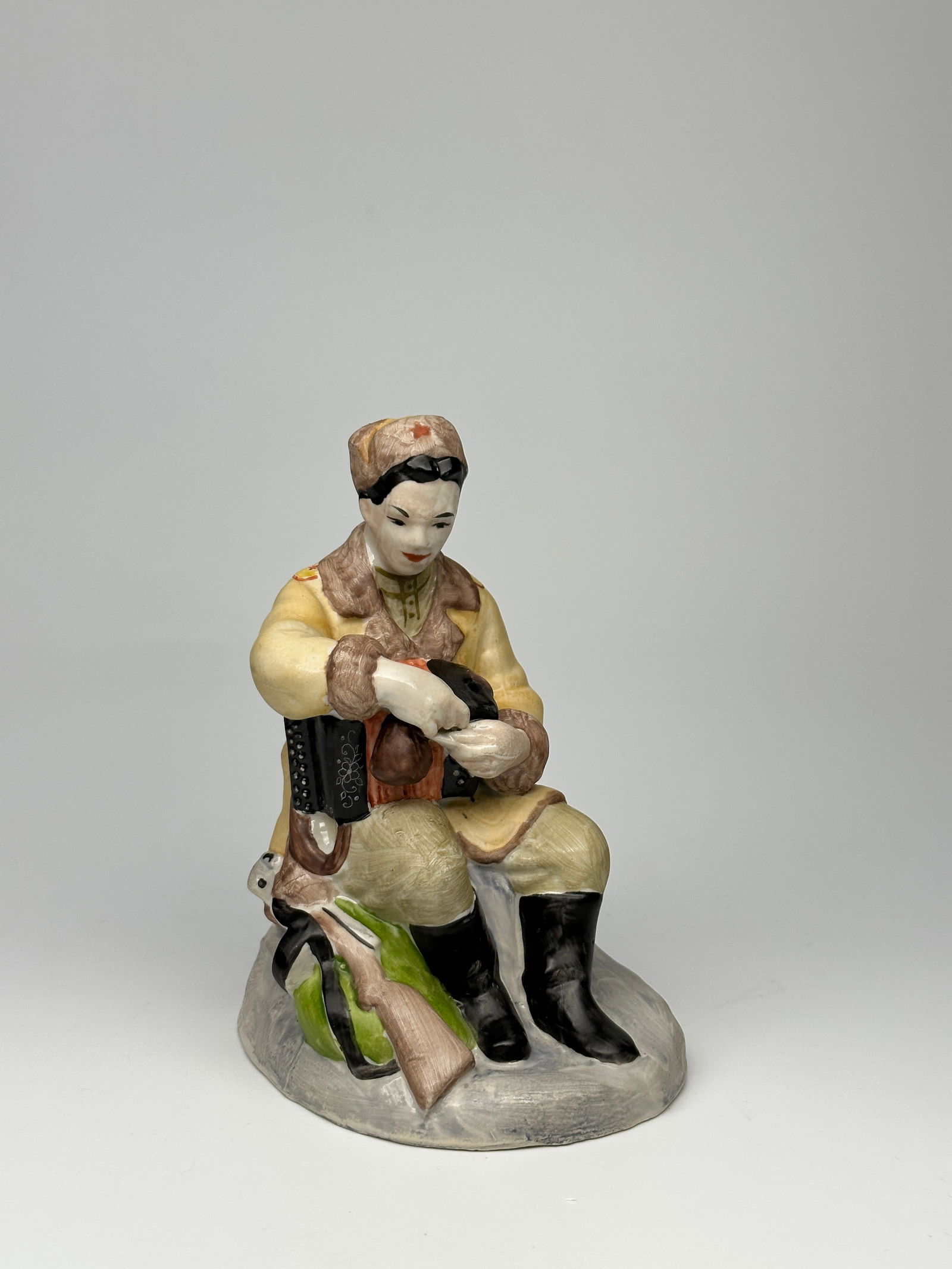 Rare Vintage Soviet Porcelain WWII Figurine "Vasiliy Terkin" Baranovka Porcelain Factory (1 of 6)