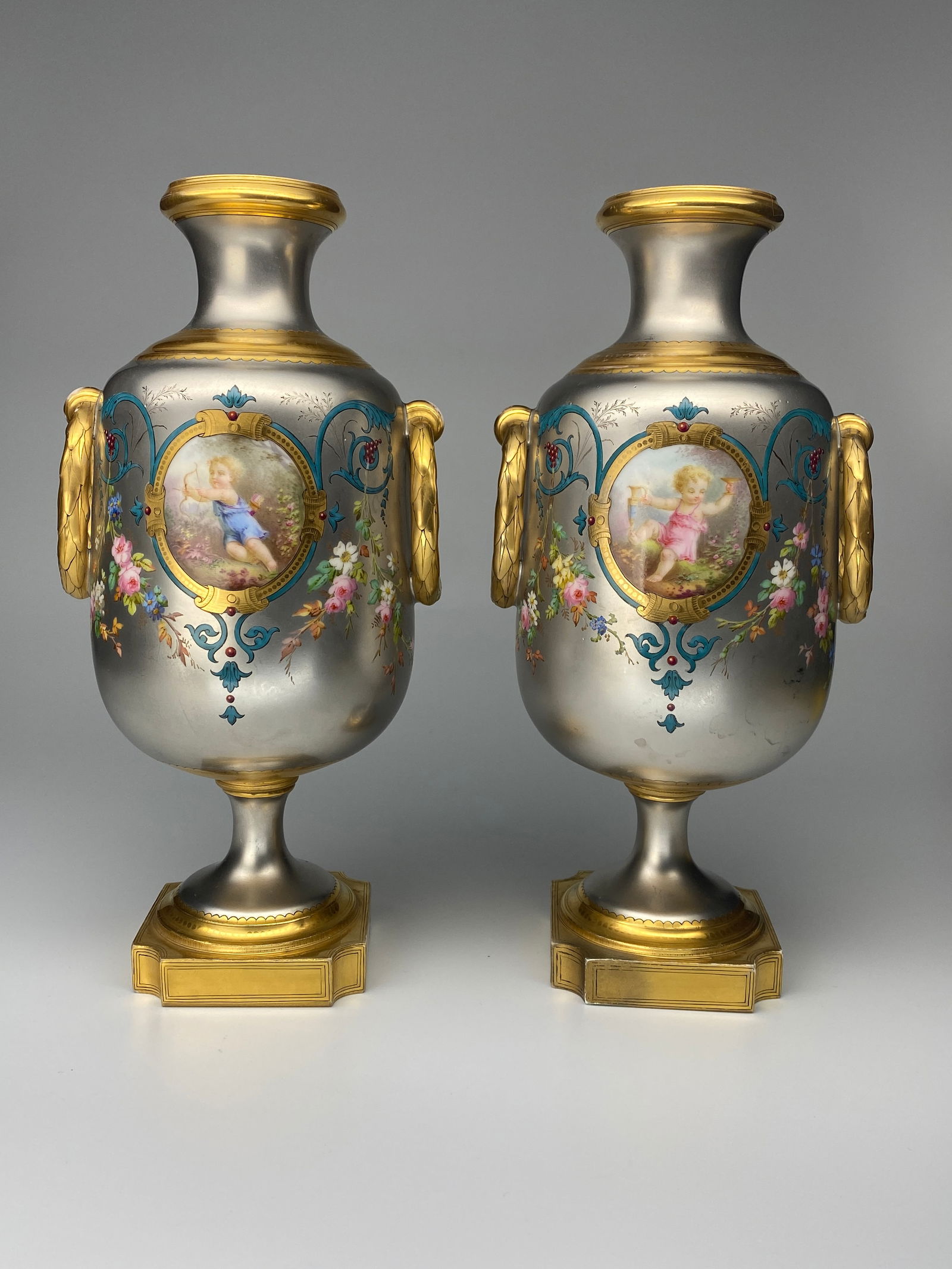Beautiful pair of Mintons Platinum Gilded Vases - 19th Century (1 of 13)