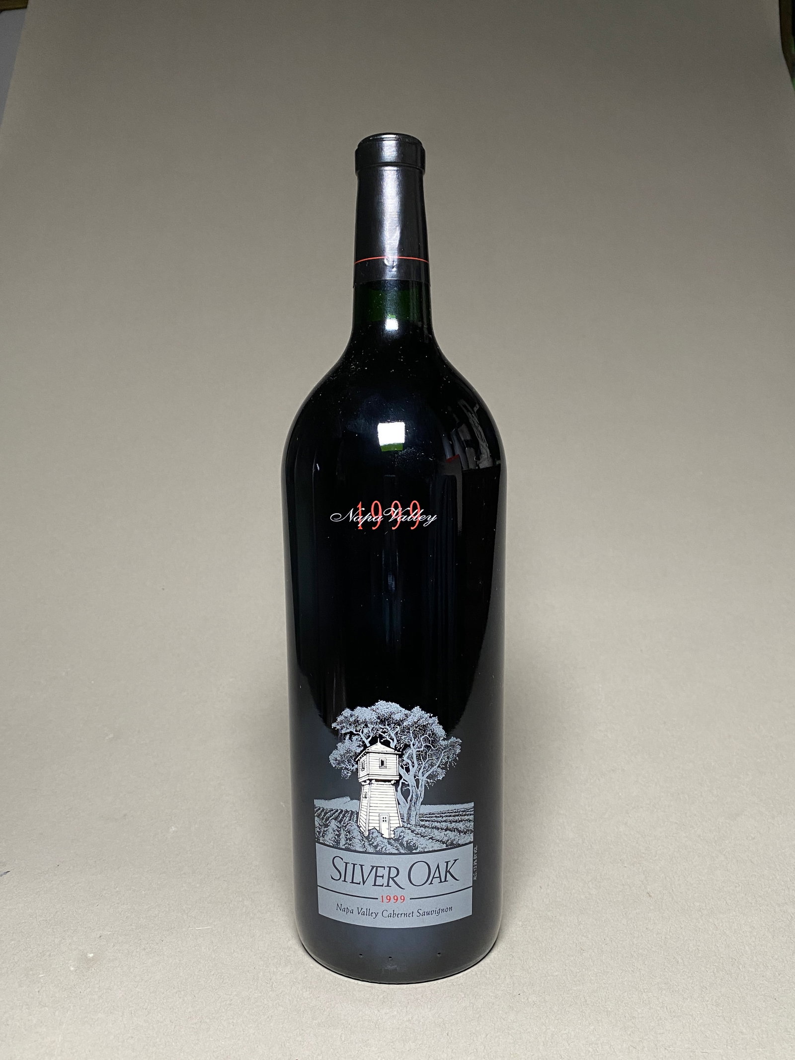 1999 Silver Oak Napa Valley Cabernet Sauvignon Magnum 1.5L: The 1999 Silver Oak Napa Valley Cabernet Sauvignon has a garnet hue with some bricking at the rim. The aromas are reminiscent of a much younger wine in a closed state with dark aromatics of tar and sp