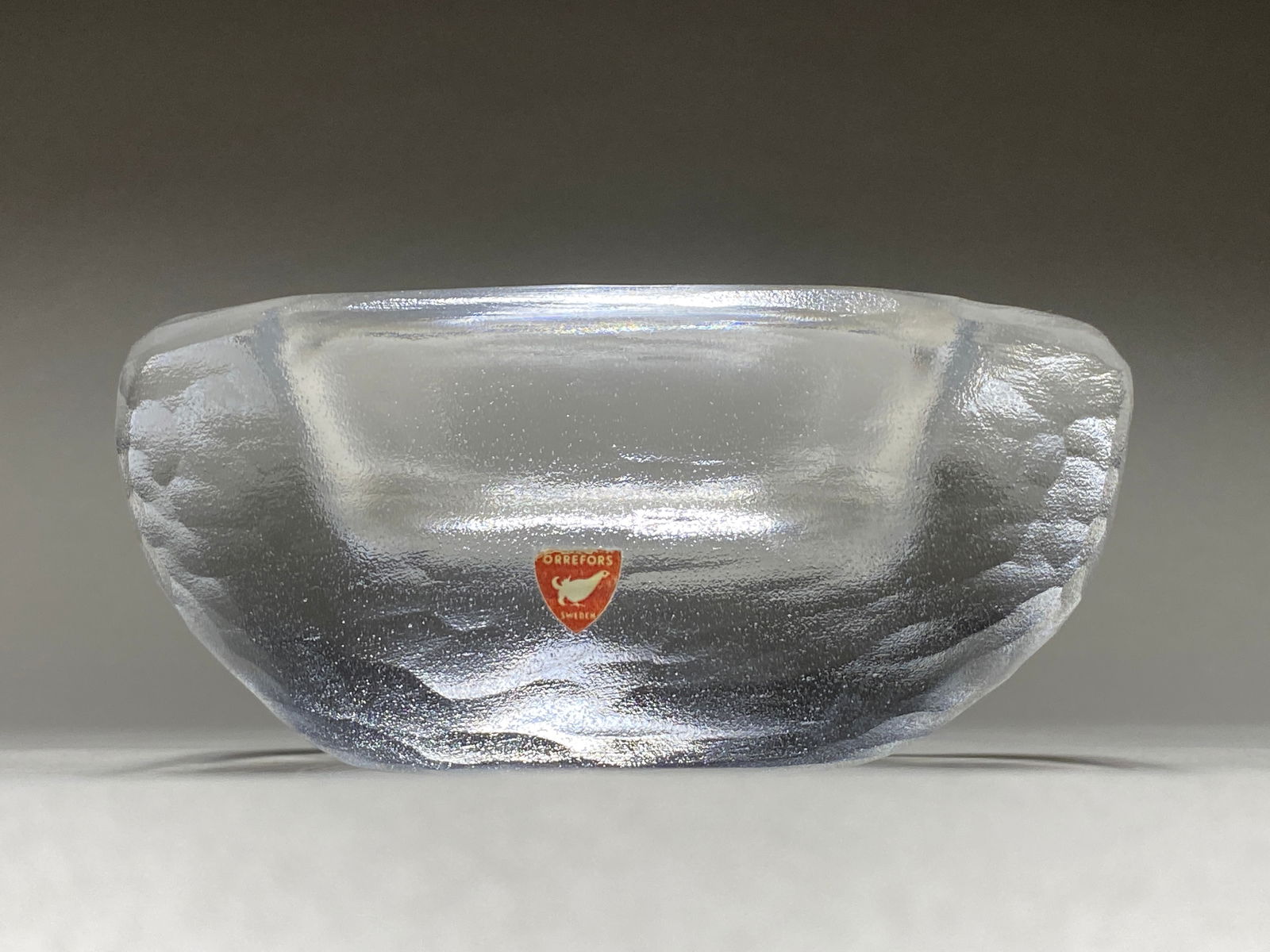Vicke Lindstrand For Orrefors Hand Chiseled Art Glass Rectangular Bowl, 1940, Signed: Vicke Lindstrand For Orrefors Hand Chiseled Art Glass Rectangular Bowl, 1940, Signed After departing from Orrefors in 1940, Vicke Lindstrand joined Kosta in 1950, where he reintroduced his iconic ‘I