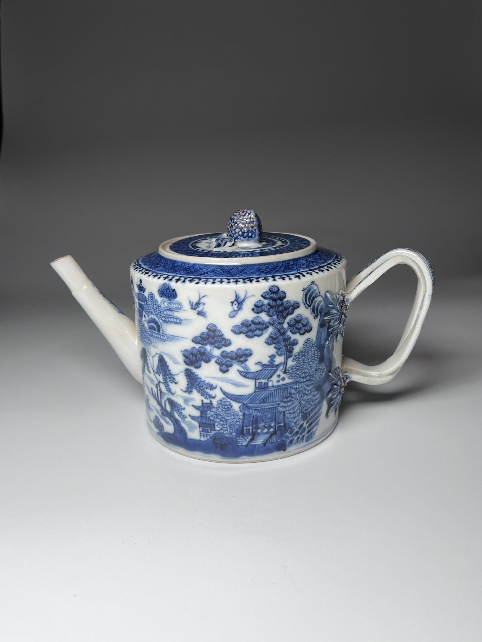 Chinese Blue Underglaze Canton Teapot with Scenic Hand-Painted Design 19th Century: Chinese Blue Underglaze Canton Teapot with Scenic Hand-Painted Design 19th Century Chinese blue underglaze Canton teapot late 18th to early 19th-century craftsmanship, showcasing the exceptional artis