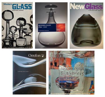 Lot of 5 Books - Studio and Modern Glass Design: Lot of 5 Books New Glass: A Worldwide Survey - Corning Museum of Glass Modern Glass 1890-2000 - Danish Museum of Decorative Art Orrefors: Capture the Light Modern Glass by Geoffrey Beard 