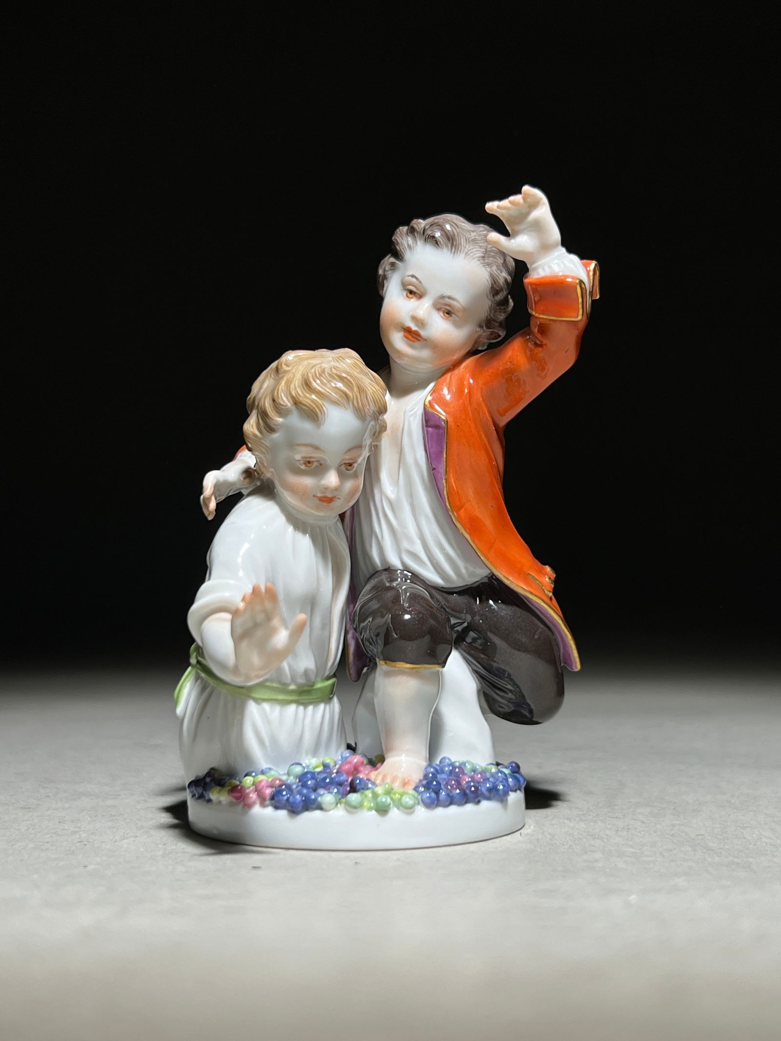 Meissen Porcelain Figurine Group Grape Treaders - 20th century (1 of 7)