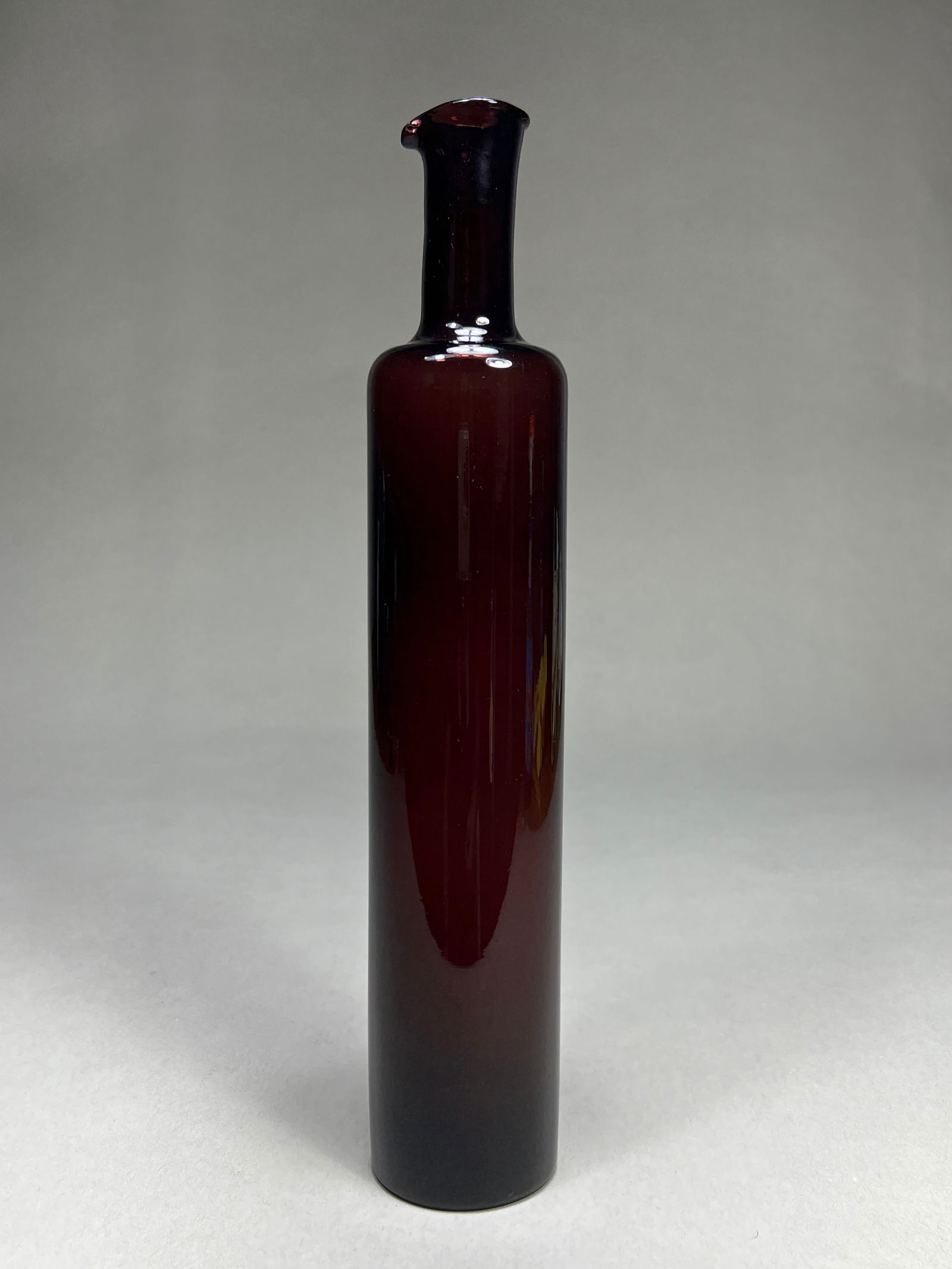 Nanny Still "Pullo" Amethyst Glass Decanter for Riihimaki - c.1960s (1 of 2)