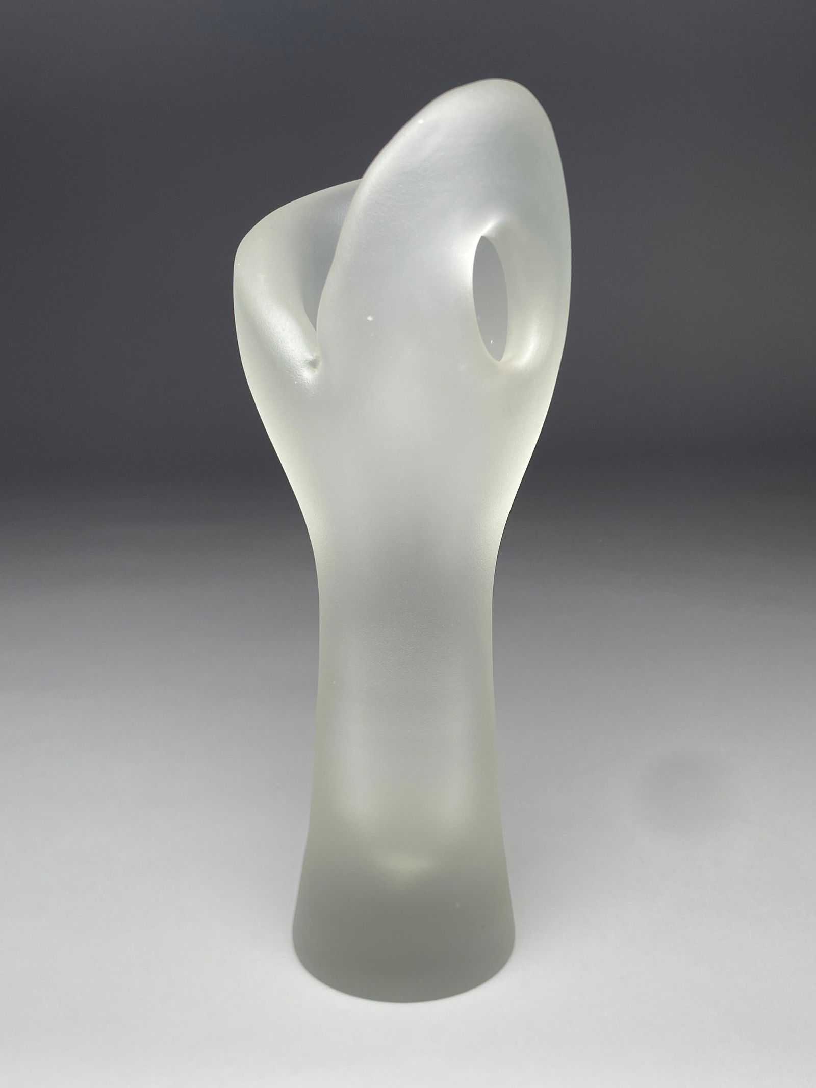 Timo Sarpaneva "Devil's Fist" Glass Vase - Mid 20th Century: Timo Sarpaneva "Devil's Fist" Glass Vase - Mid 20th Century The sculpture-like form rises with an organic, twisting movement, its frosted surface diffusing light with a soft, ethereal glow. The irregu
