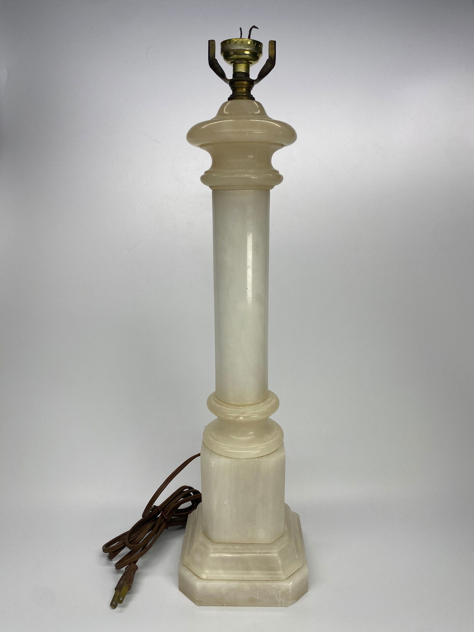 Early 20th Century Italian Neoclassical White Alabaster Lamp (1 of 5)