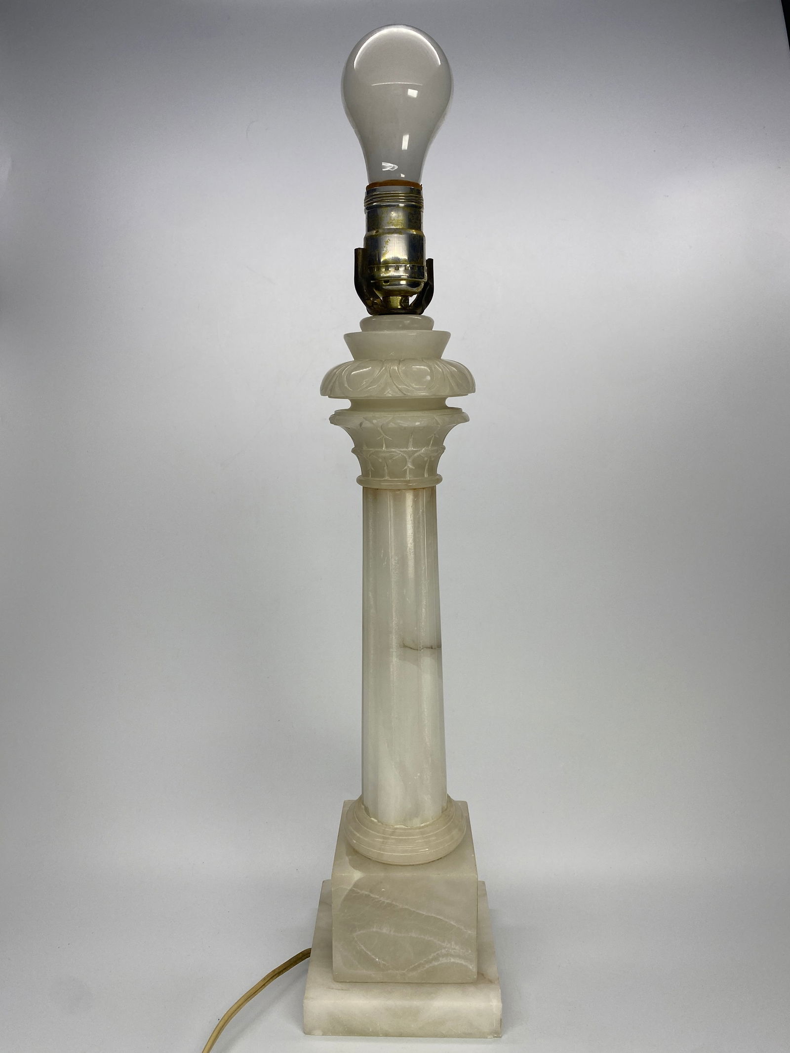 Early 20th Century Italian Neoclassical Alabaster Lamp with Corinthian Column (1 of 6)