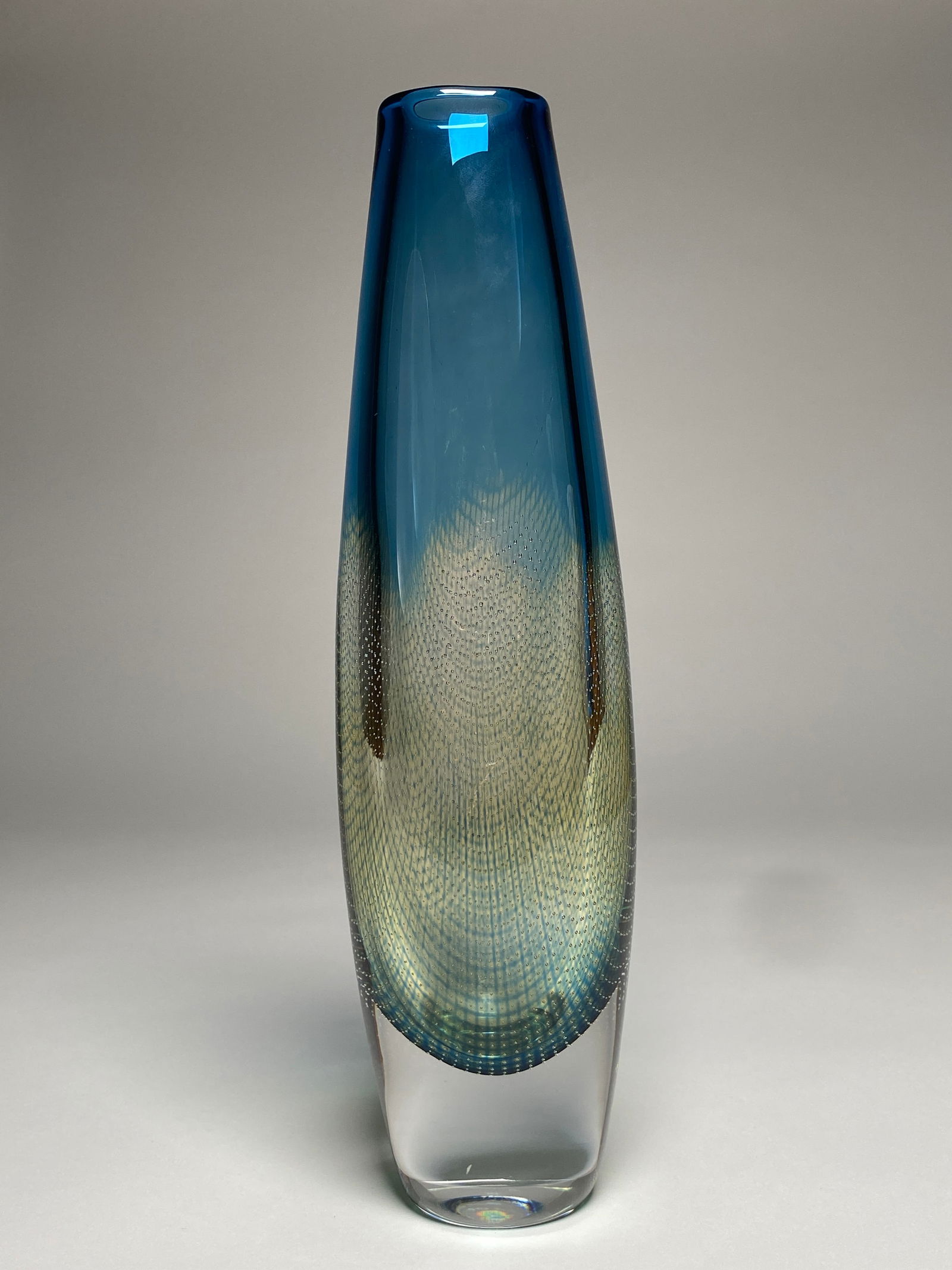 "Kraka" Glass Modernist Vase by Sven Palmquist for Orrefors, Sweden circa 1950s: "Kraka" Vase by Sven Palmqvist - Orrefors, Sweden, 1950s The "Kraka" vase is a striking example of mid-century Scandinavian glass design, created by renowned Swedish glass artist Sven Palmqvist and pr