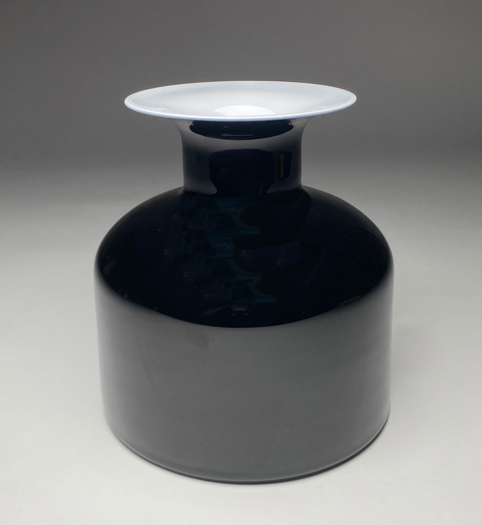 Vintage Empoli Cased Glass Black and White Vase - 1970s Mid Century Modern: Vintage Empoli Cased Glass Black and White Vase - 1970s Mid Century Modern A striking cylindrical vase with a bold mid century modern profile, this Empoli glass piece features a glossy black body dram
