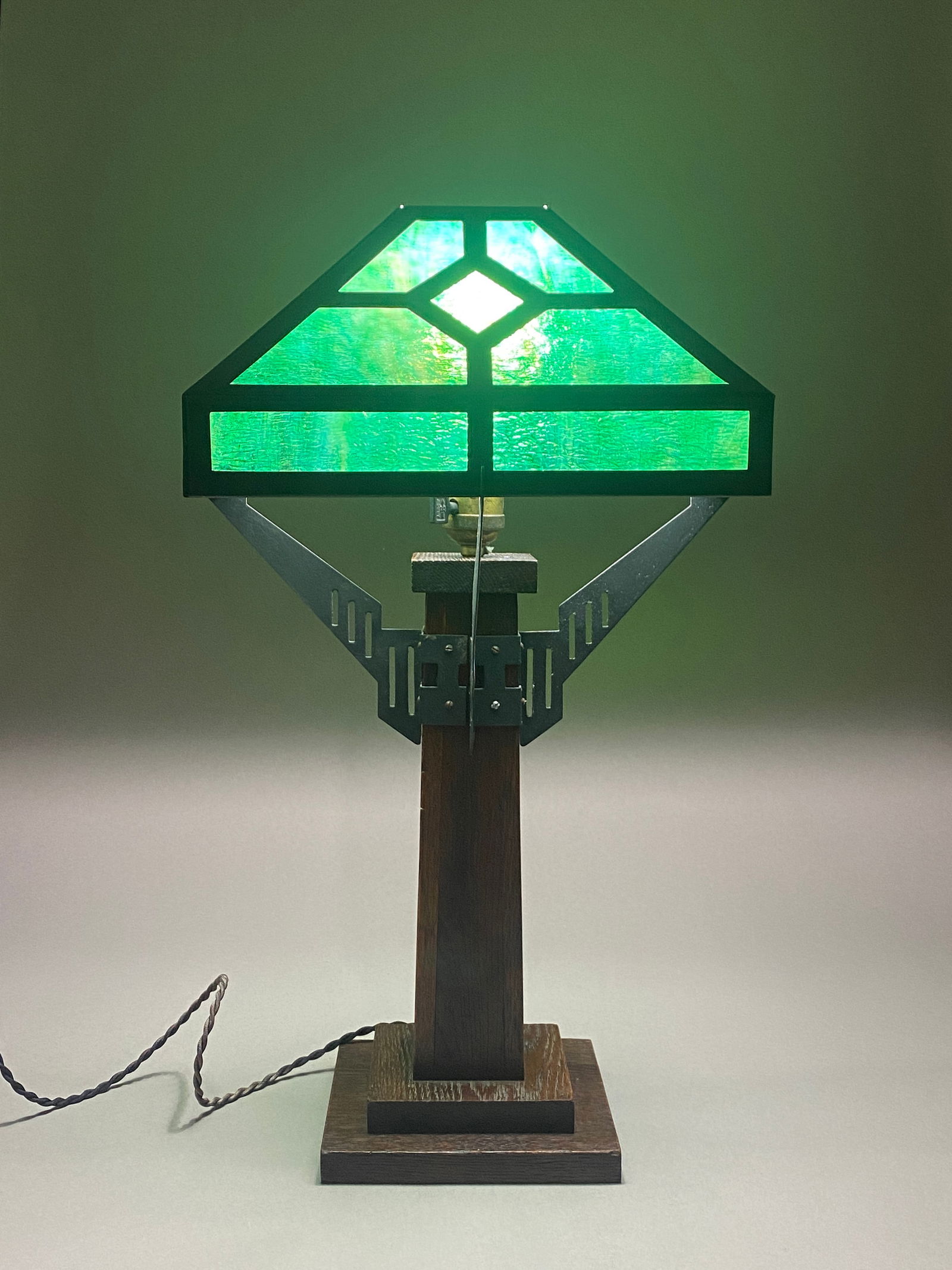 American Mission Style Oak and Metal Fittings Slag Glass Table Lamp: American Mission Style Oak and Slag Glass Table Lamp - 20th Century A handsome American Mission style table lamp featuring a square tapering oak column set atop two stacked wooden plinths. The lamp is