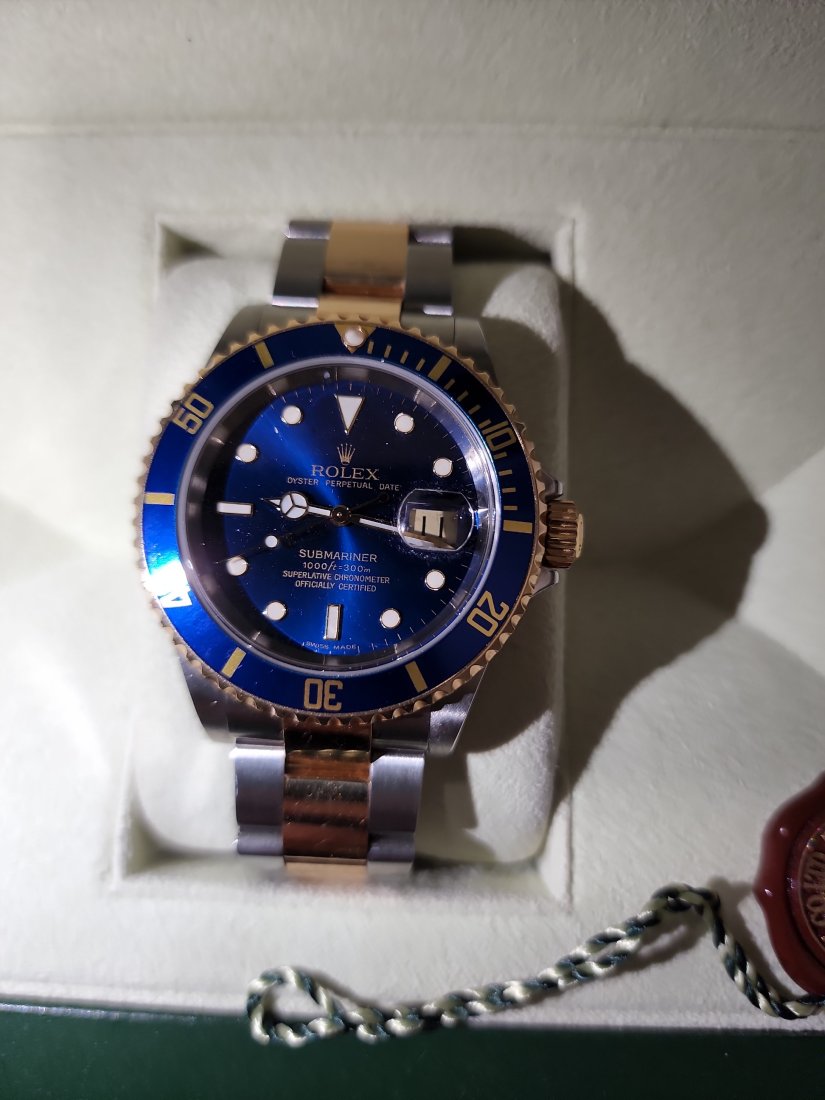 ROLEX OYSTER PERPETUAL SUBMARINER (1 of 3)