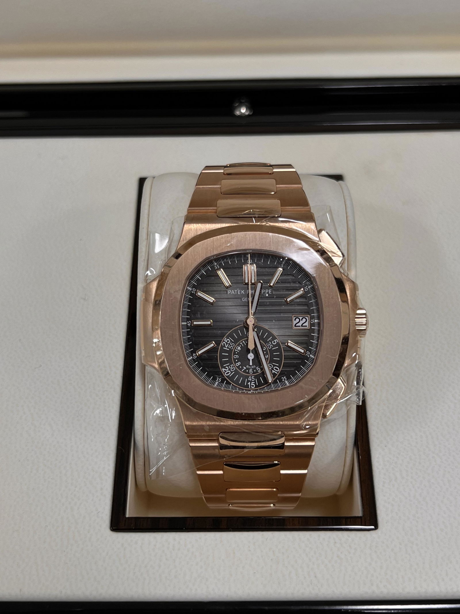 Patek Phillippe Natulis 5980 solid rose gold brand new complete set (1 of 4)