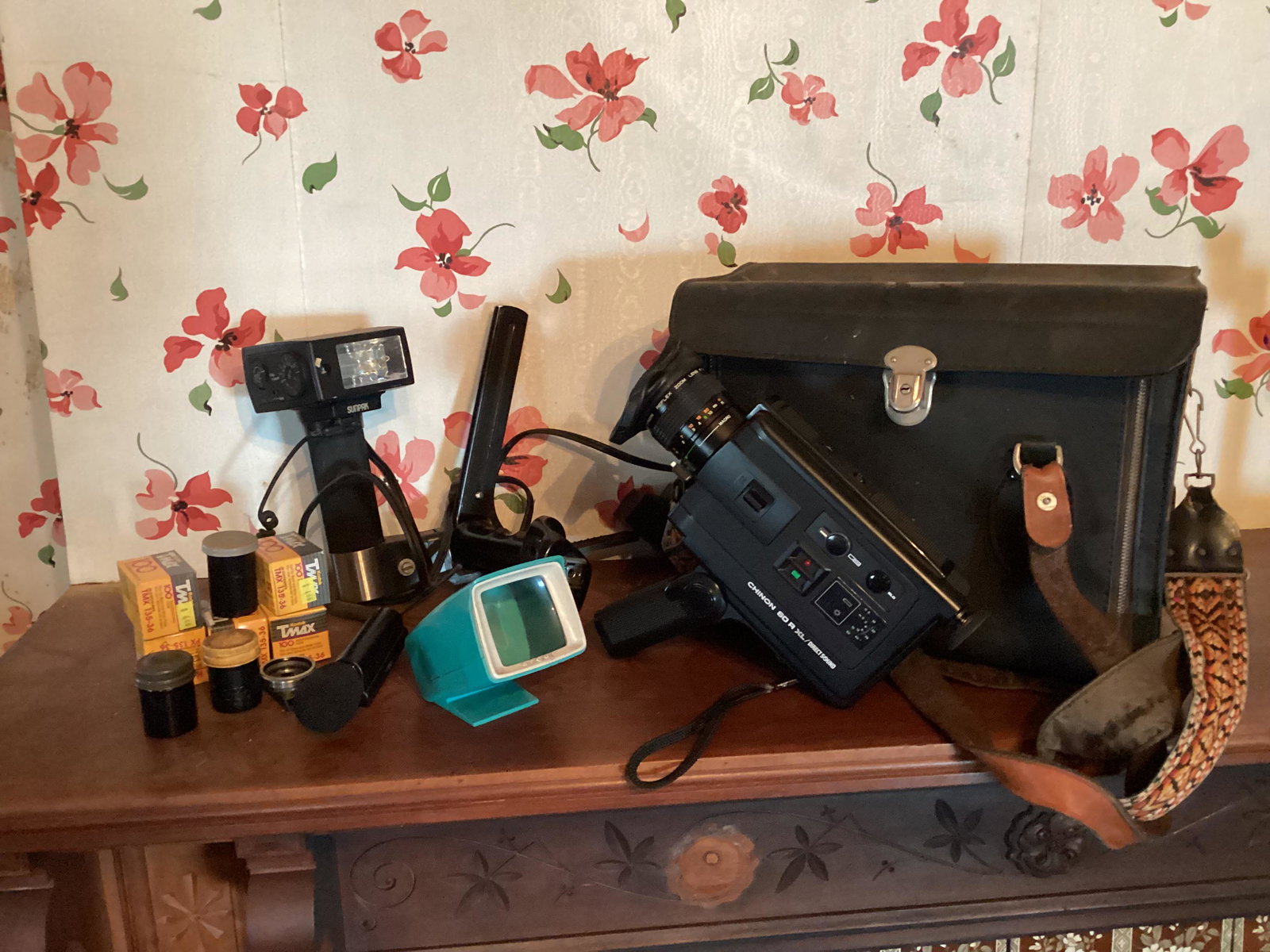 Vintage Chinon 60R XL Super 8 and Camera Equipment (1 of 1)