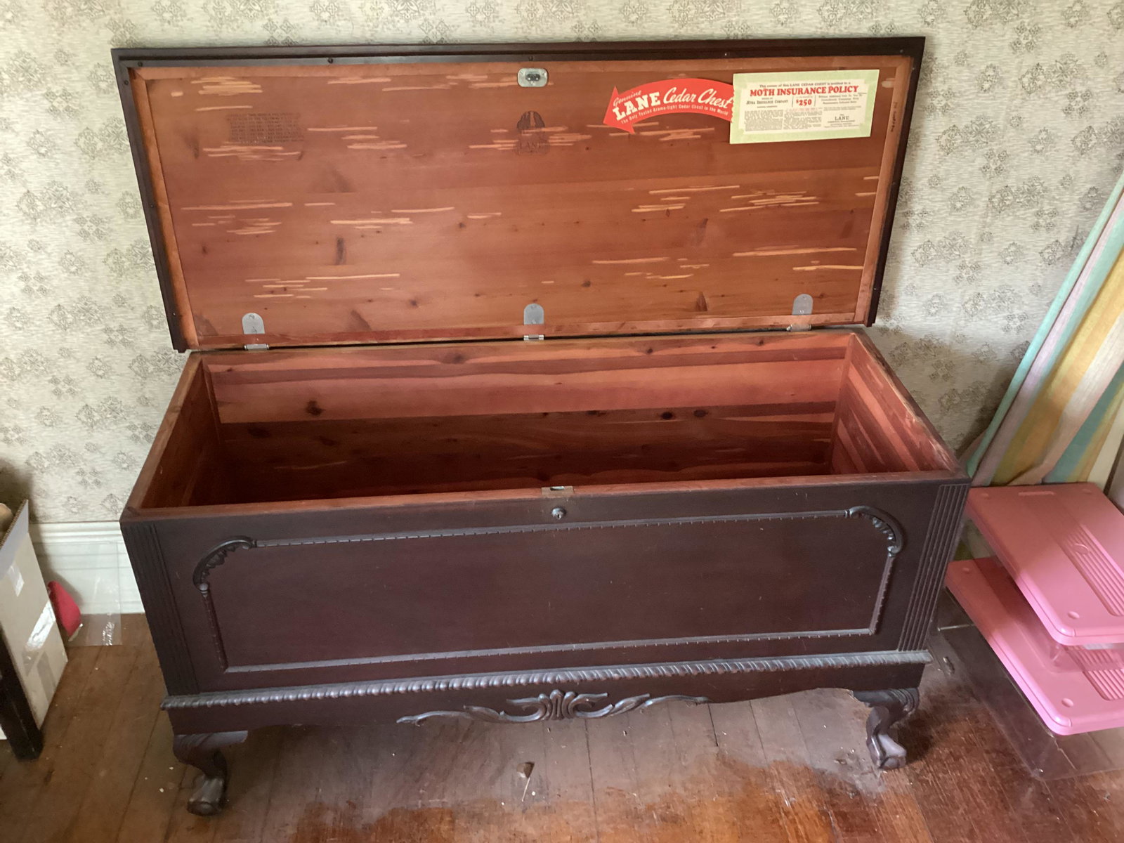 Lane Claw Foot Cedar Chest 48"x25"x19.25": Lane Claw Foot Cedar Chest 48"x25"x19.25"