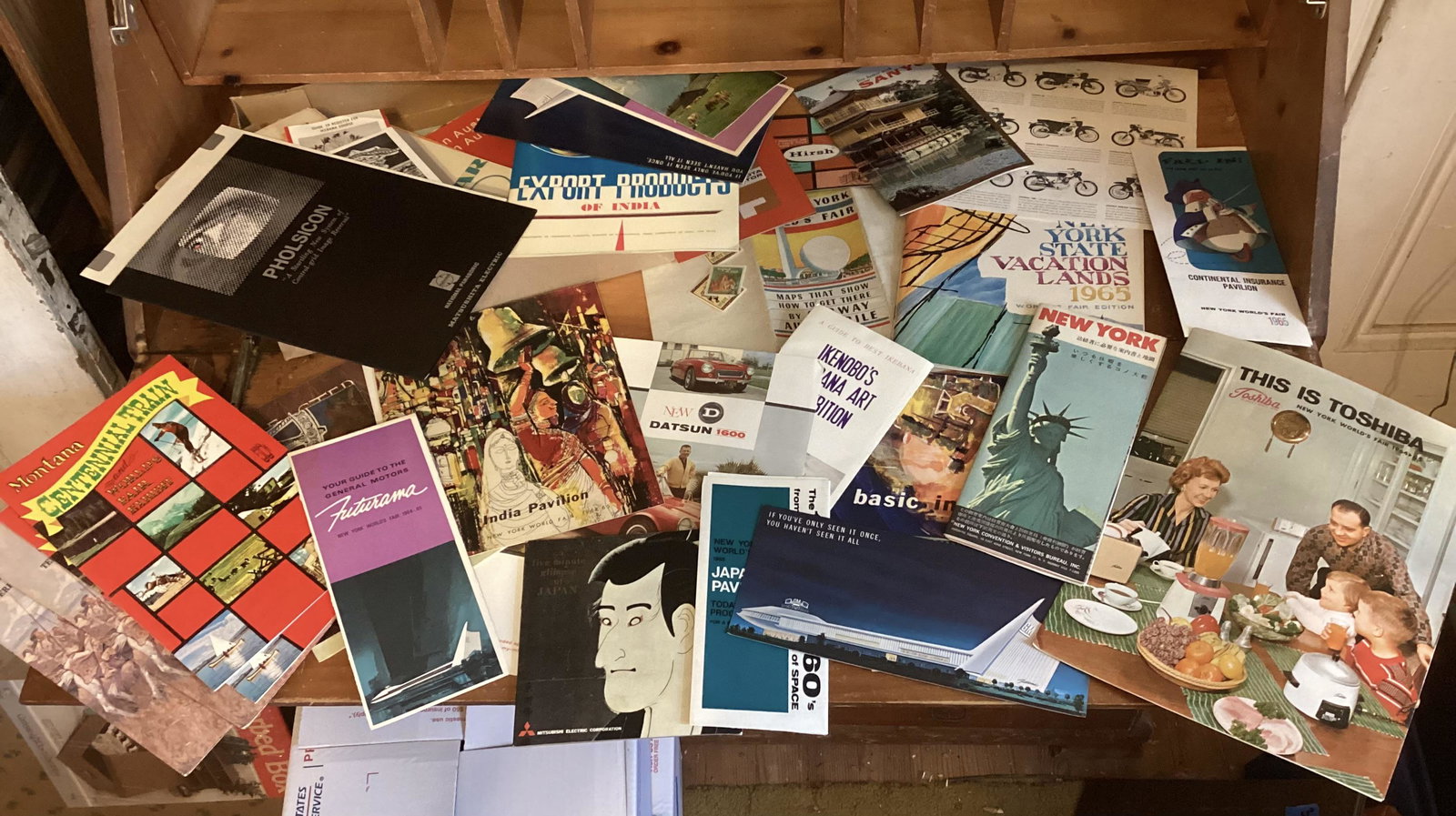 Large lot of 1964 NY Worlds Fair Brochures (1 of 1)