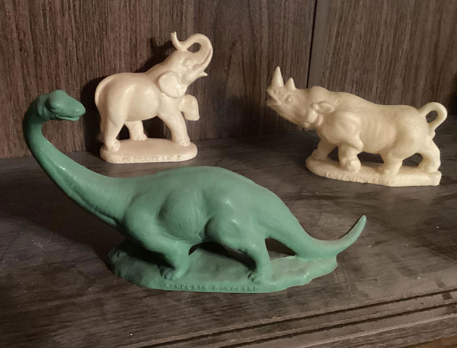 Vintage Plastic? Sinclair Dinoland Dinosaur 8" and Lion Country Safari Souvenirs (1 of 1)