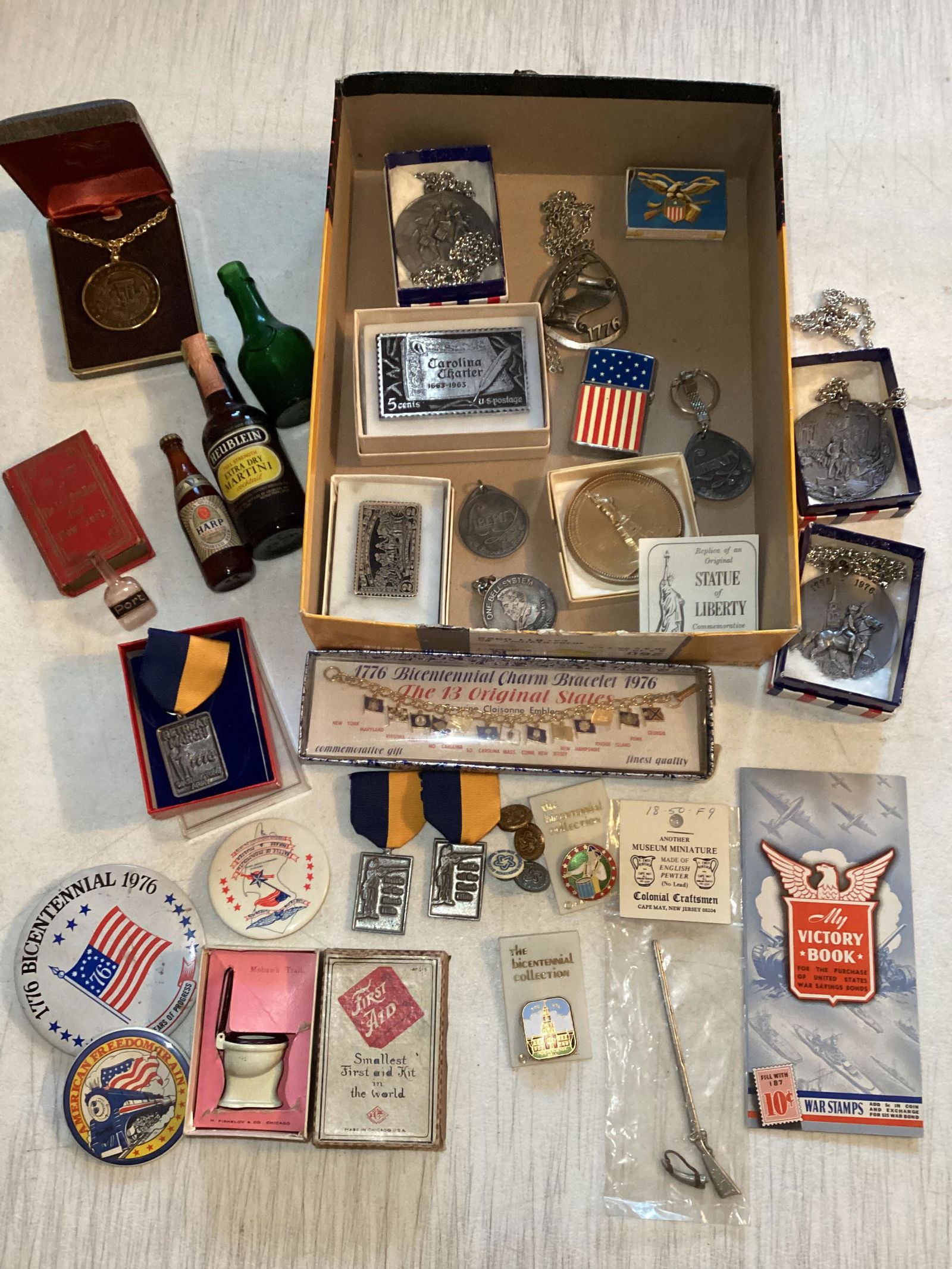 Bicentennial Bronze & Other Medallions, Statue of Liberty Coin, 13 States Charm Bracelet in box and (1 of 1)