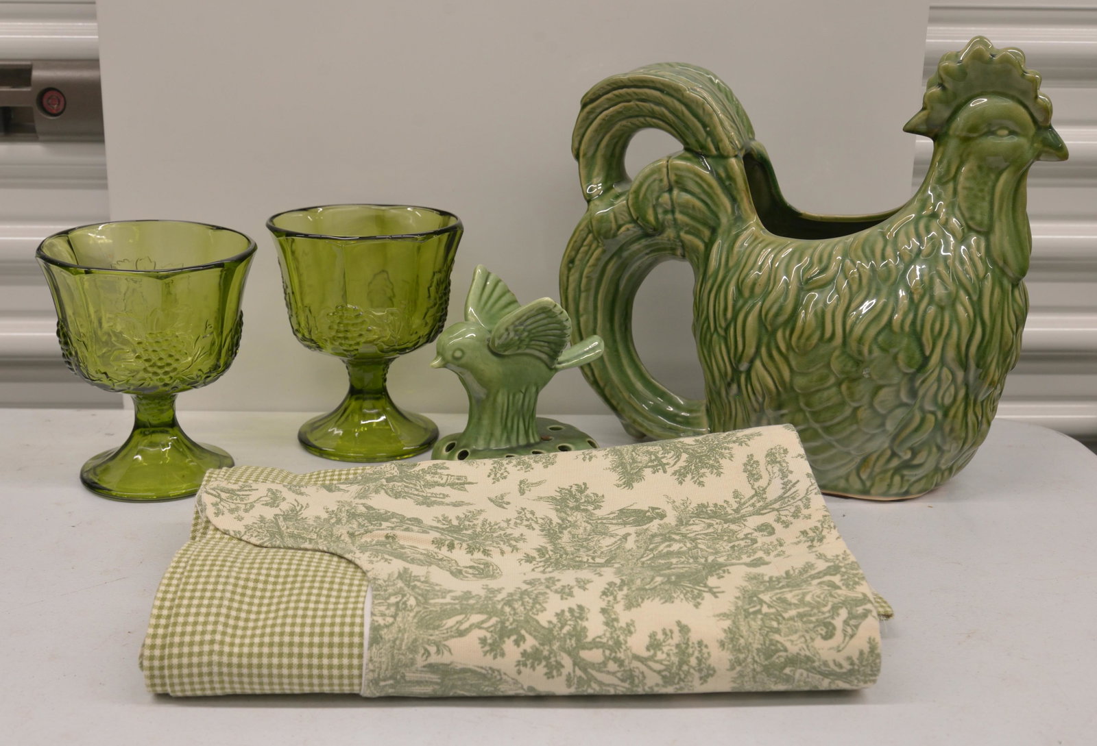 Large Decorative Rooster, 3 Table Runners,Trifle Bowls, and more (1 of 1)