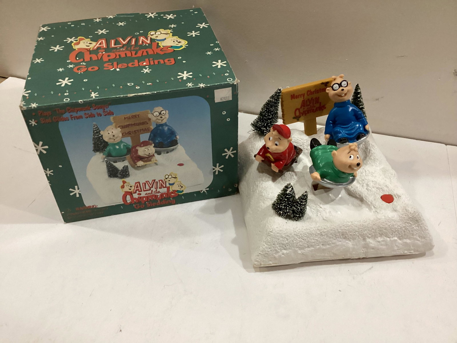 Musical Alvin and the Chipmunks "Go Sledding": Plays"The Chipmunk Song" Works