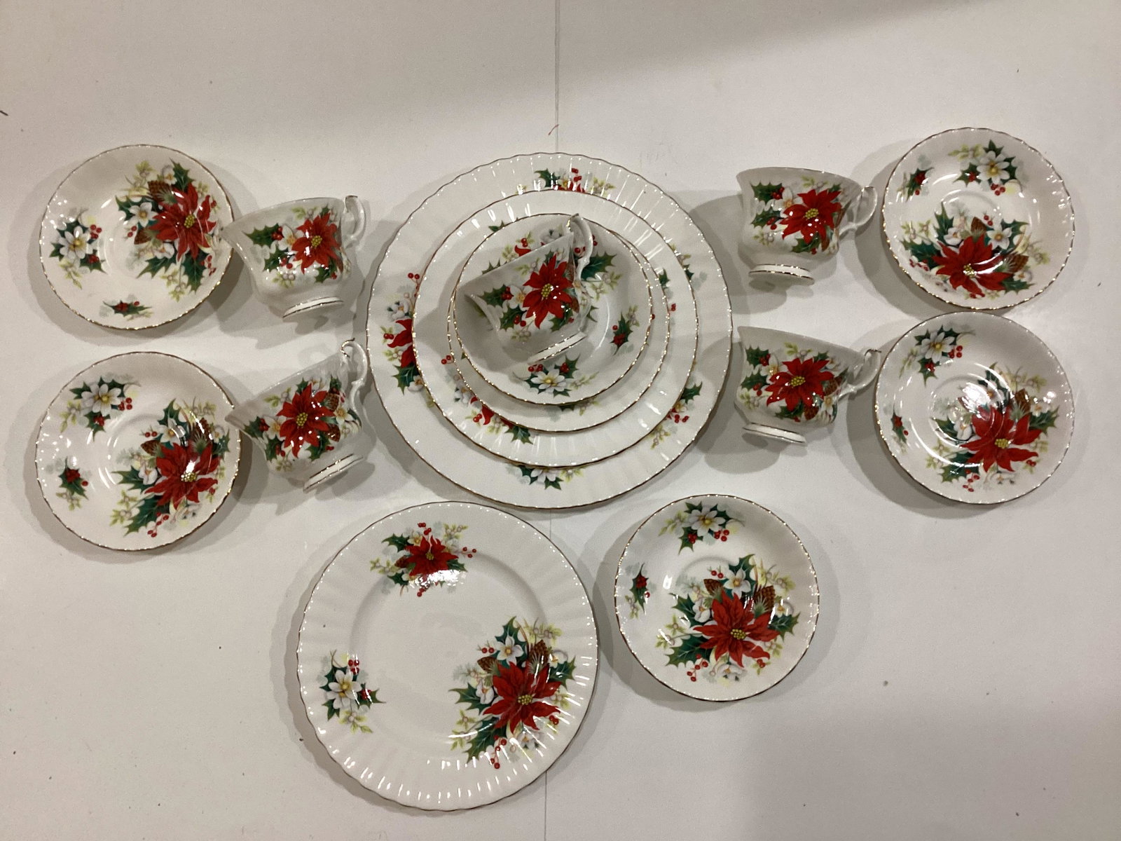 Royal Albert Bone China Place Setting and 5 Teacups & Saucers: 15 Pieces