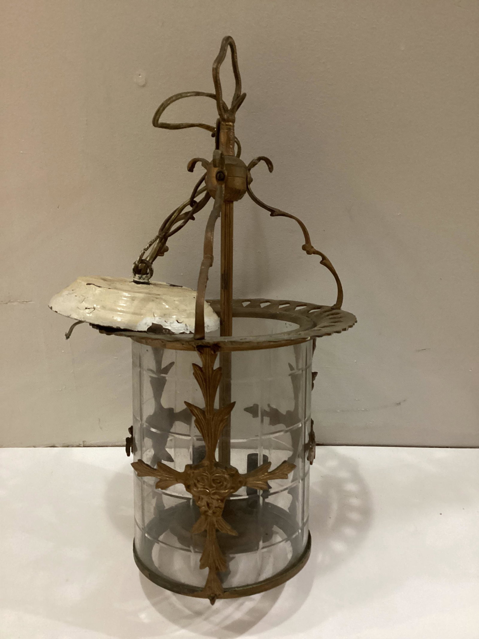 Antique Lion Head Light Fixture: 27"