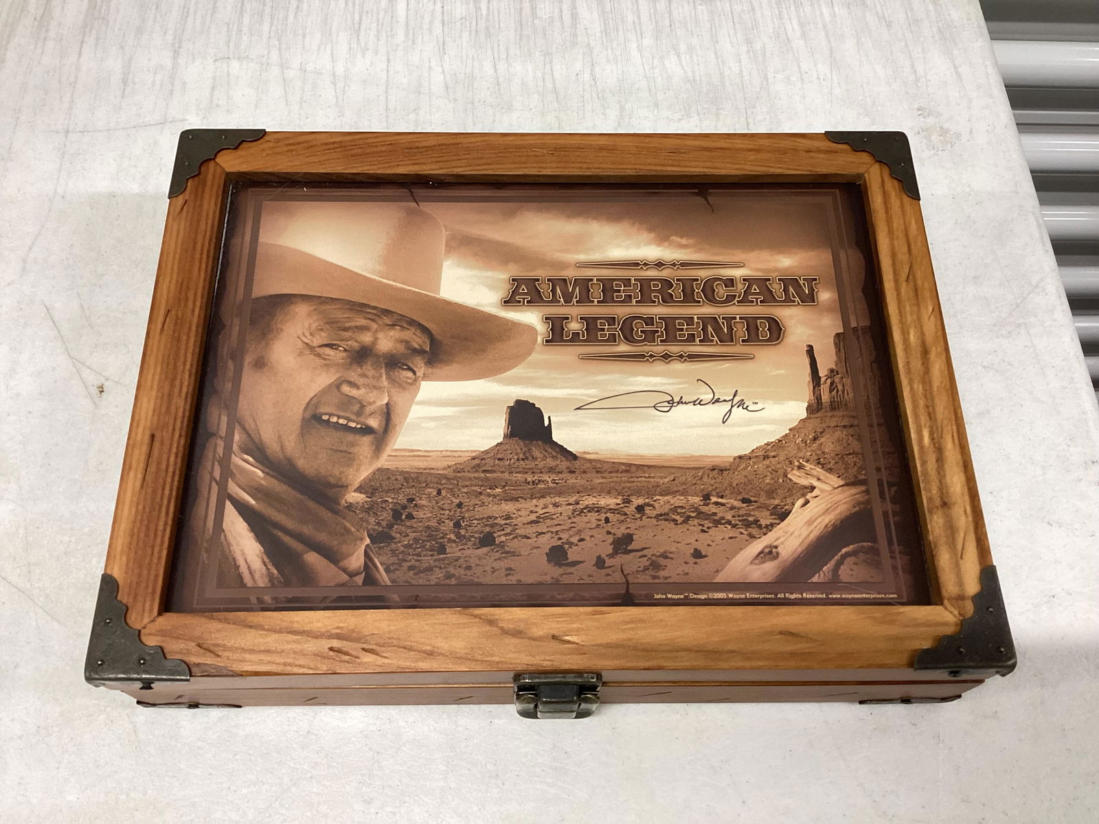 Sealed John Wayne Poker Set in Wood Box (1 of 2)