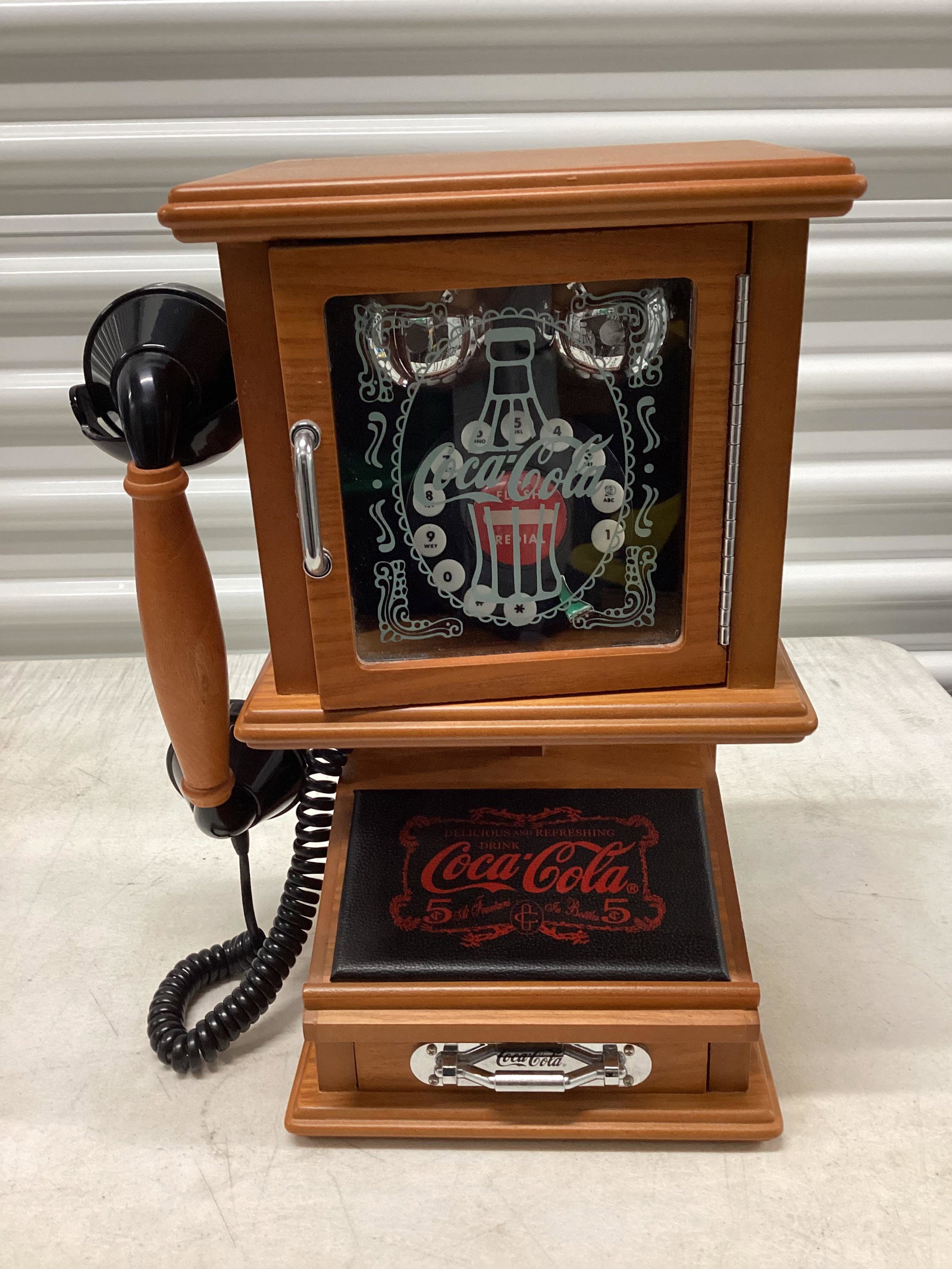 Coca-Cola Retro Phone Booth (1 of 3)