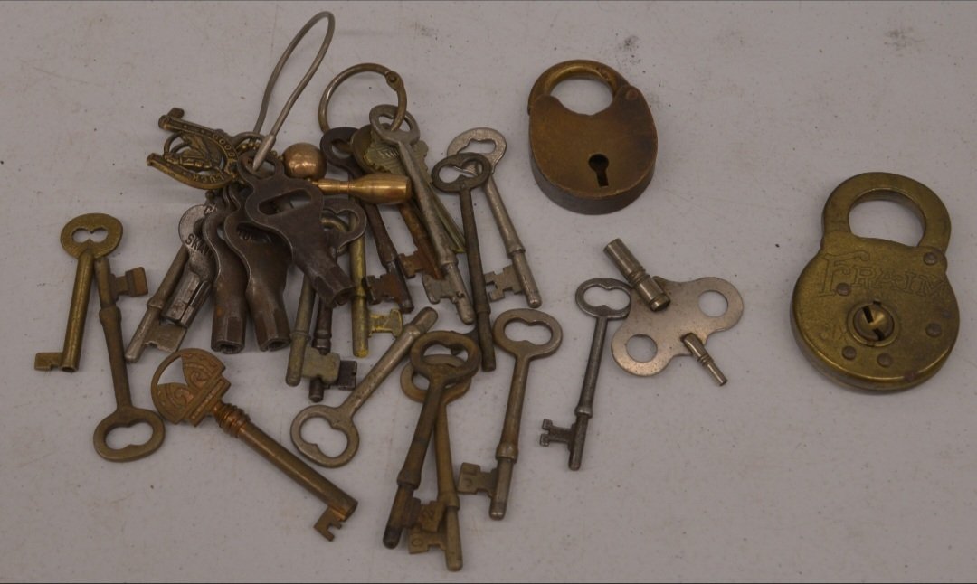 Antique Key and Lock Collection: Antique Key and Lock Collection