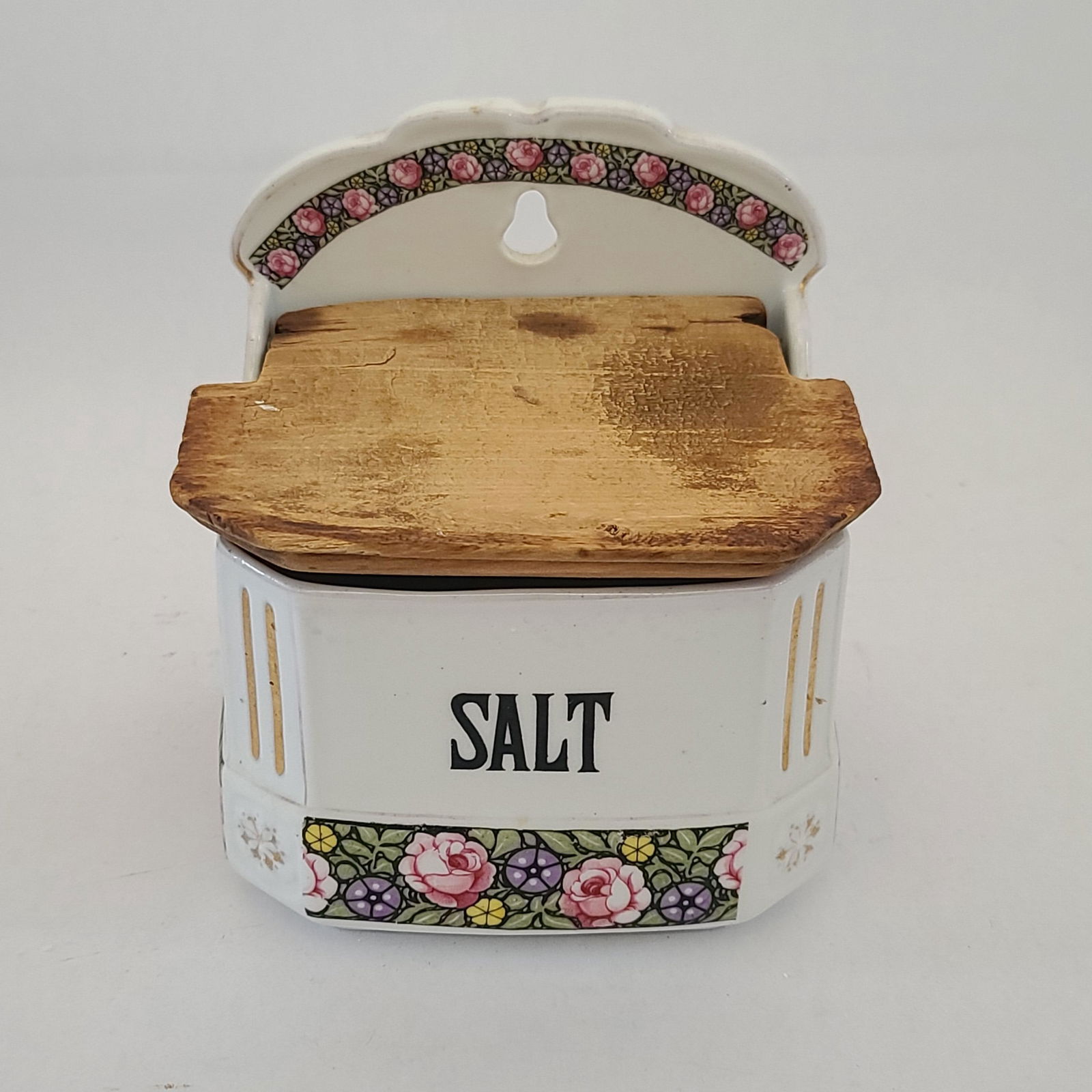 Vintage Kerag Czechoslovakia Salt Cellar: 6x6x5"