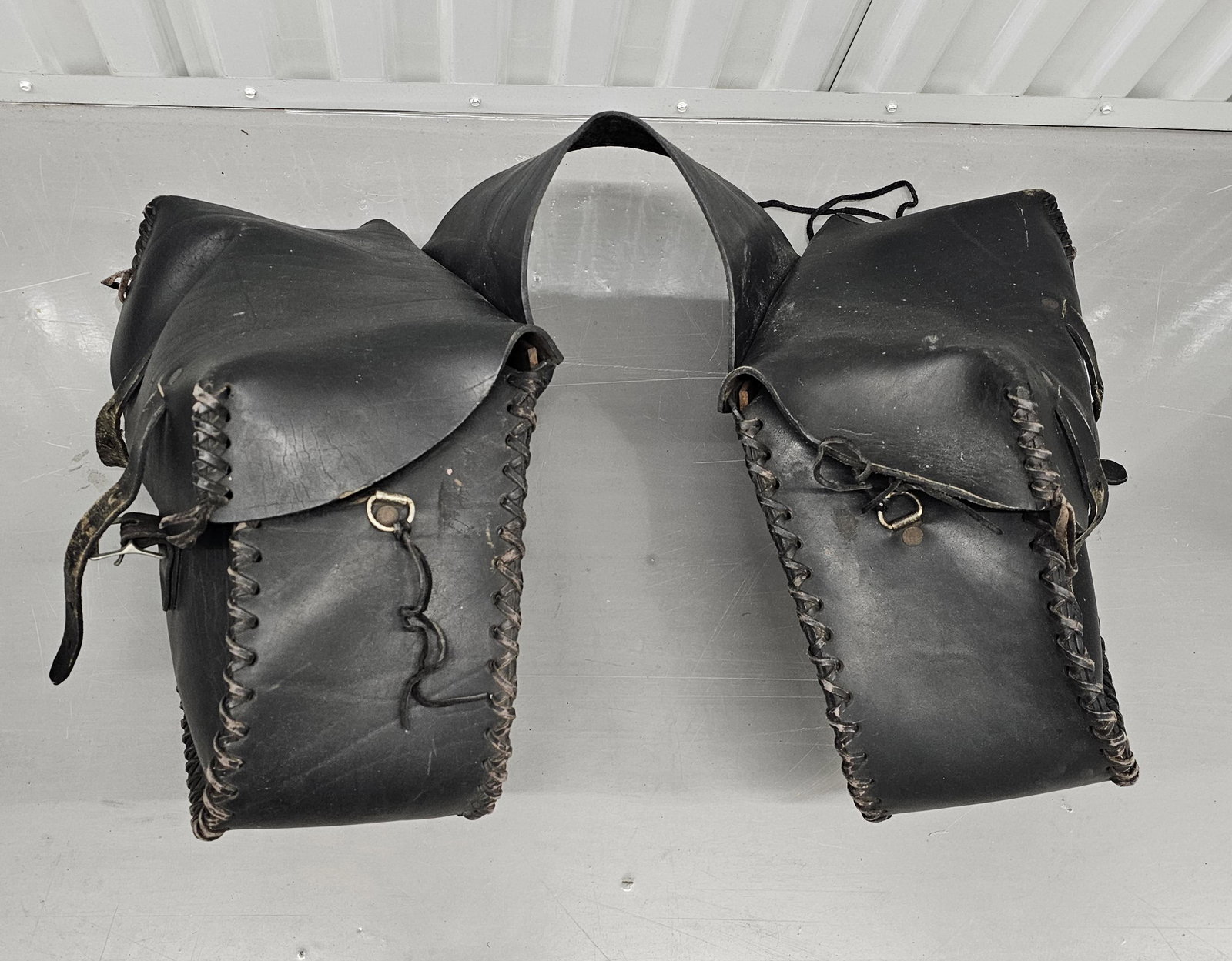 Classic Leather Motorcycle Saddlebags (1 of 3)