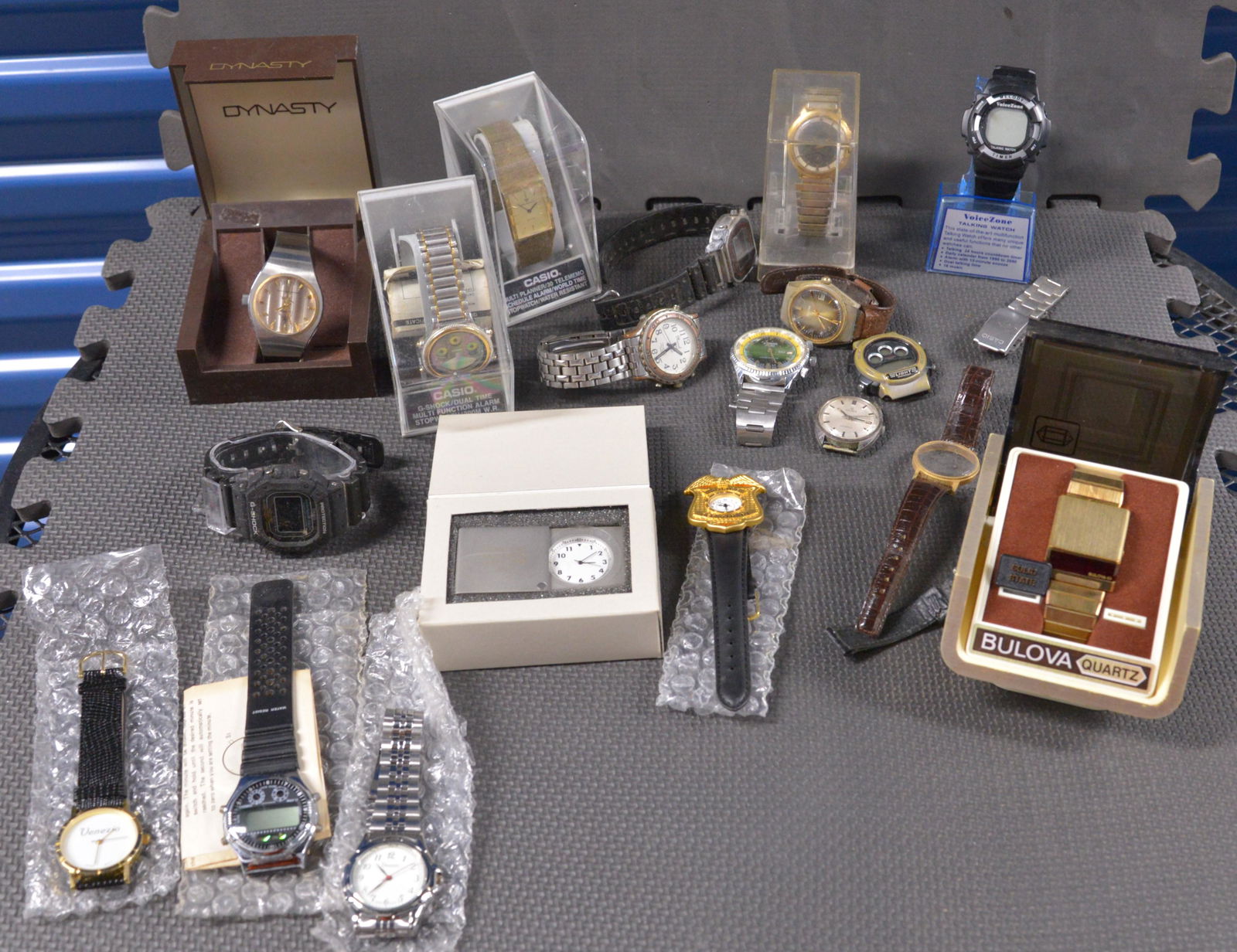 Large lot of mostly quartz watches including vintage Bulova: Large lot of mostly quartz watches including vintage Bulova