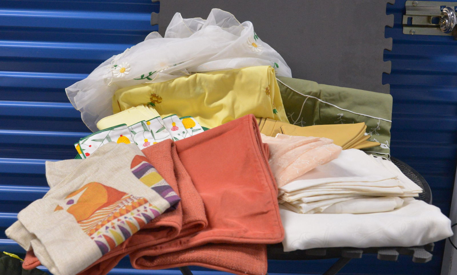 Lot of kitchen linens and three decorative pillow cases (1 of 2)