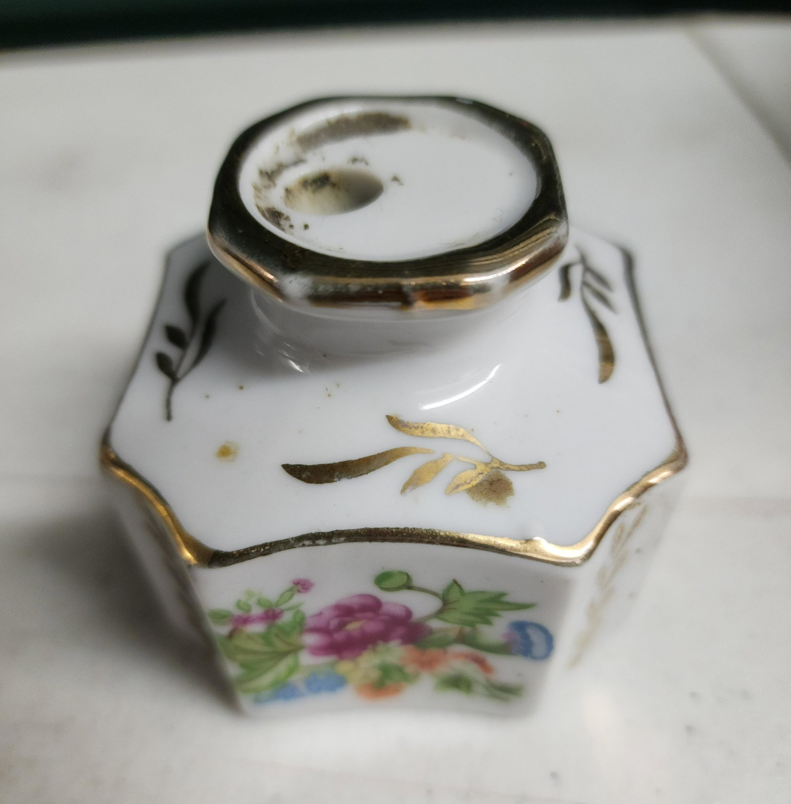 Vintage porcelain inkwell roses flowers 7924 Crossed arrows mark - Japan: 7924 Crossed arrows mark - Japan