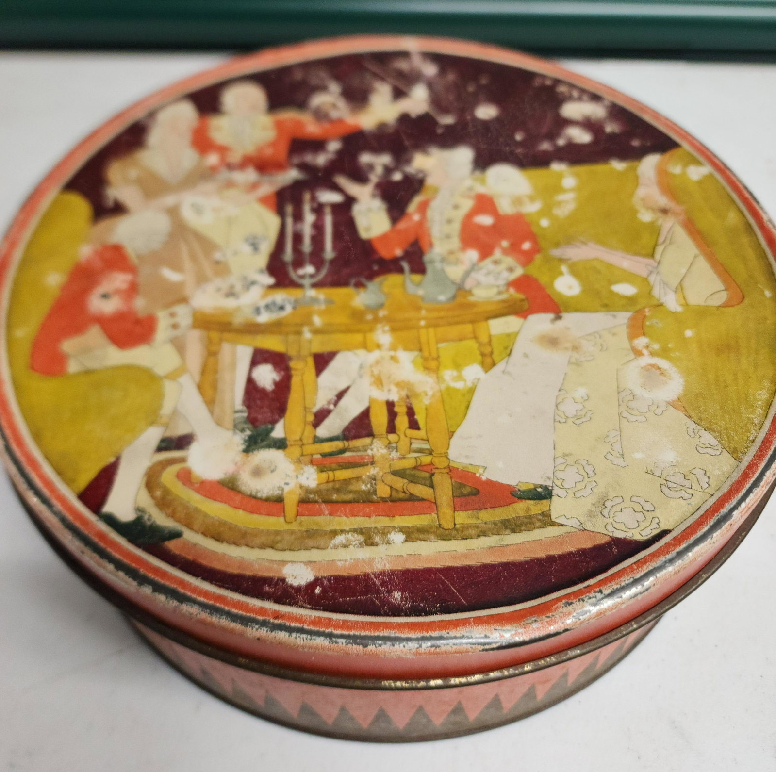 Antique pudding tin National Biscuit Company Uneeda with sewing supplies: Uneeda with sewing supplies