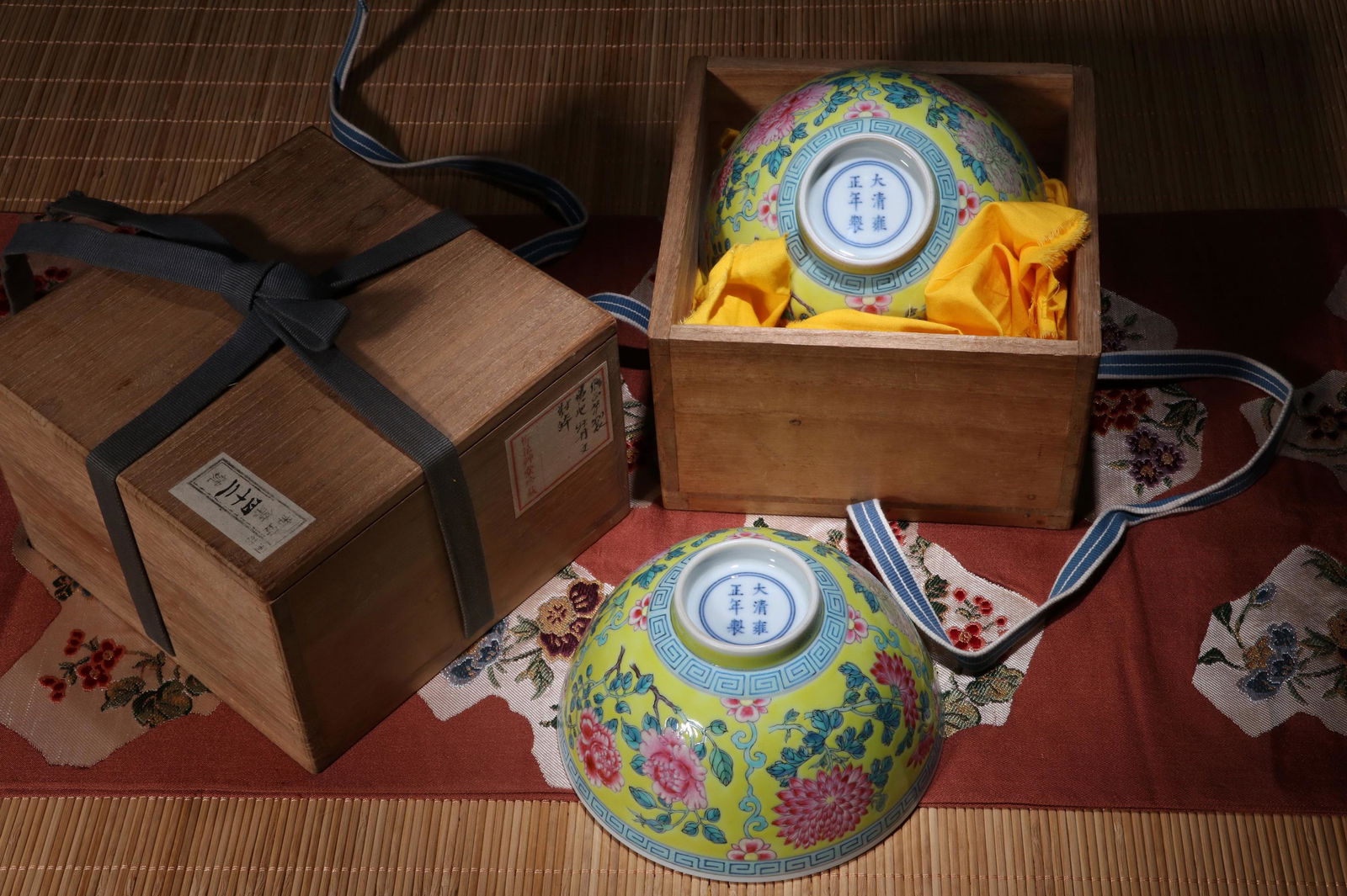 PAIR OF CHINESE PORCELAIN YELLOW GROUND FAMILLE ROSE FLOWER BOWLS (1 of 6)