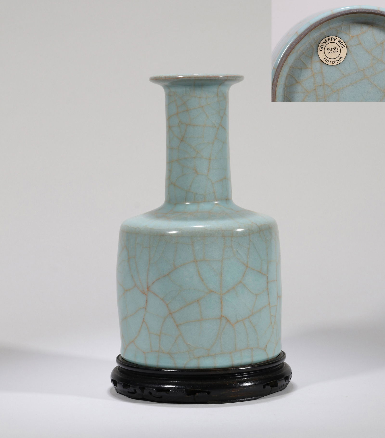 CHINESE PORCELAIN CELADON CRACKED GLAZE BELL SHAPED VASE (1 of 10)