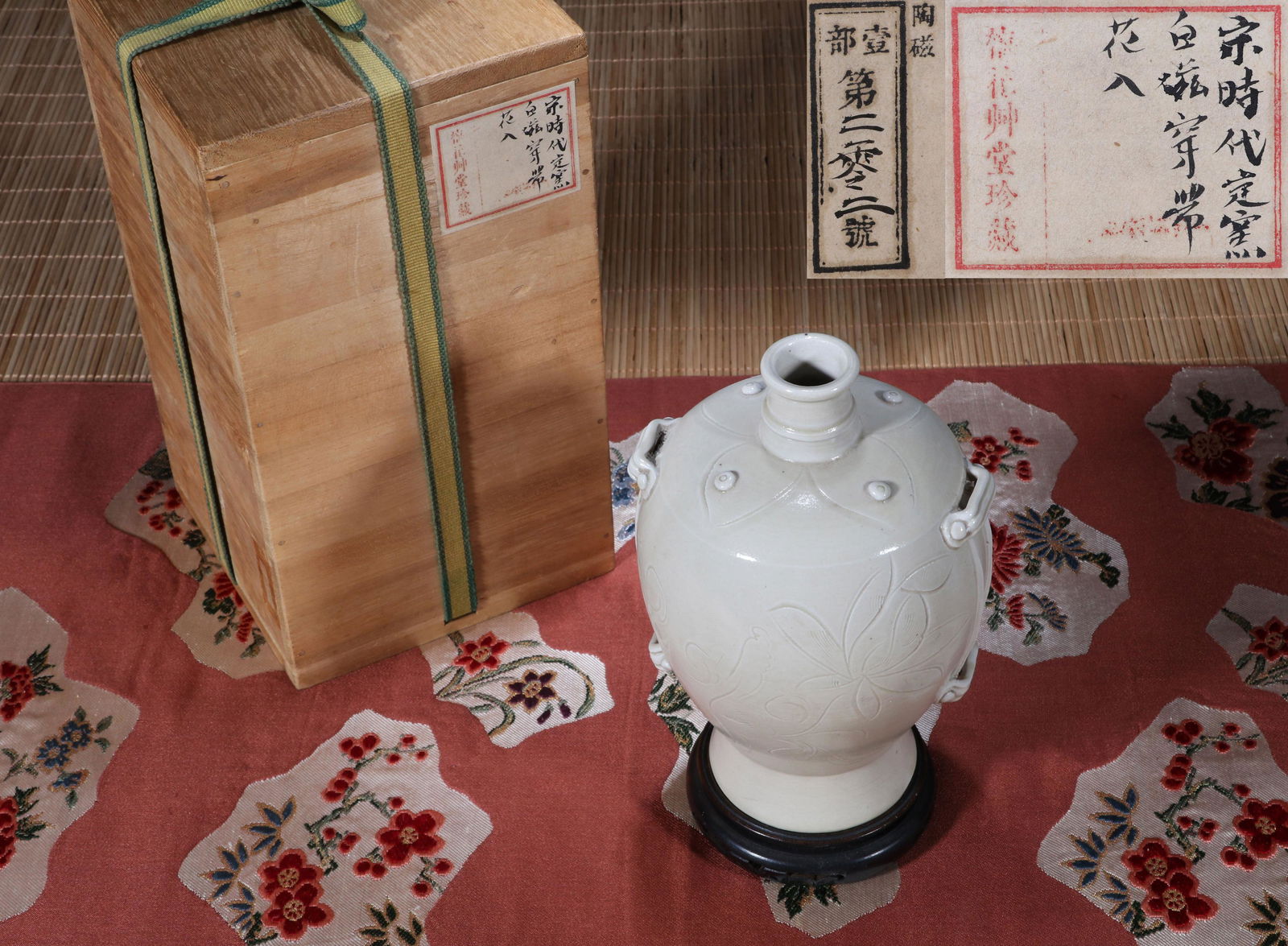 CHINESE PORCELAIN DING WARE WHITE GLAZE WATER JAR (1 of 11)