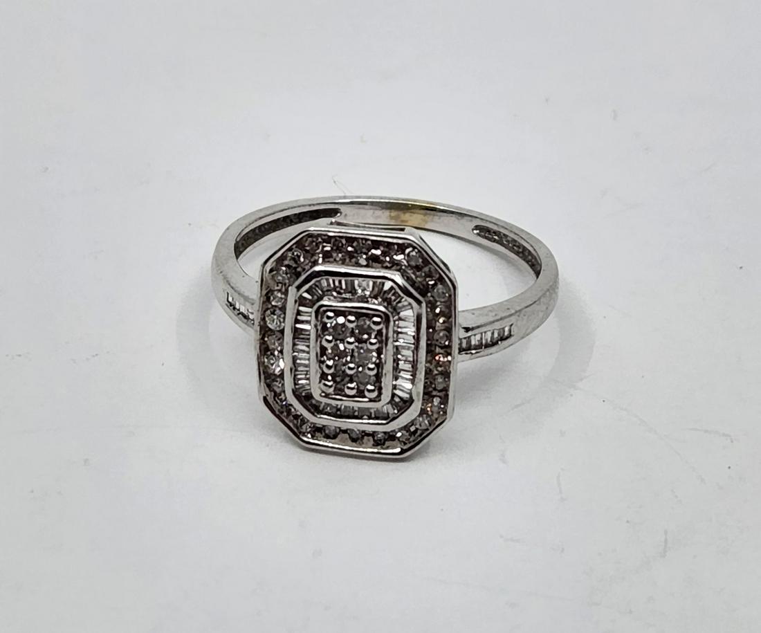 10K White Gold Diamonds Ring (1 of 5)