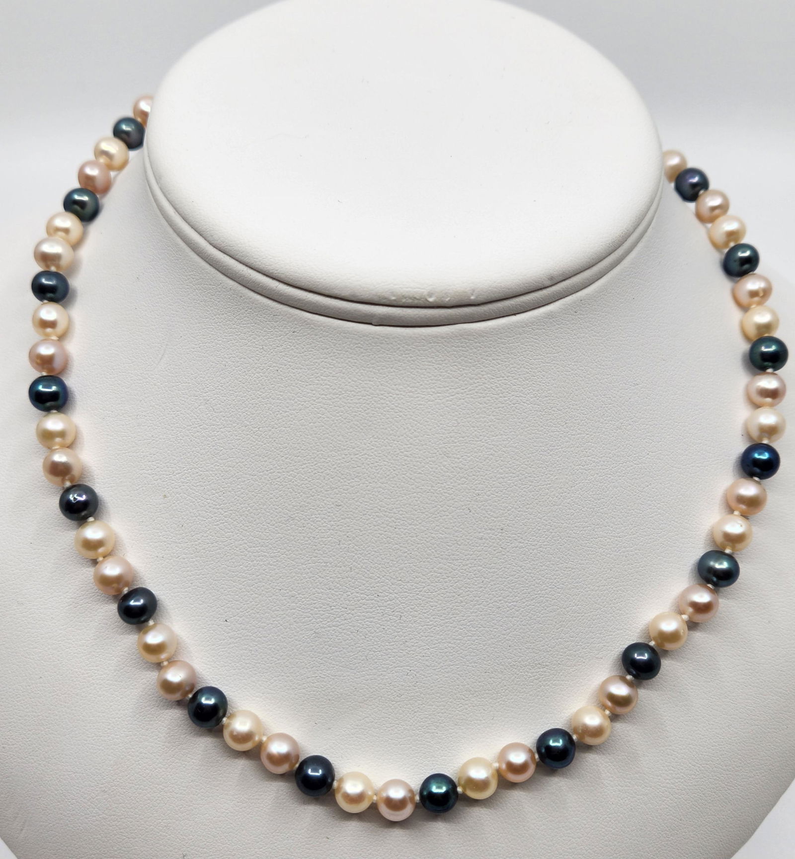 Two Colour Pearls Necklace with 14KT Gold Clasp (1 of 9)