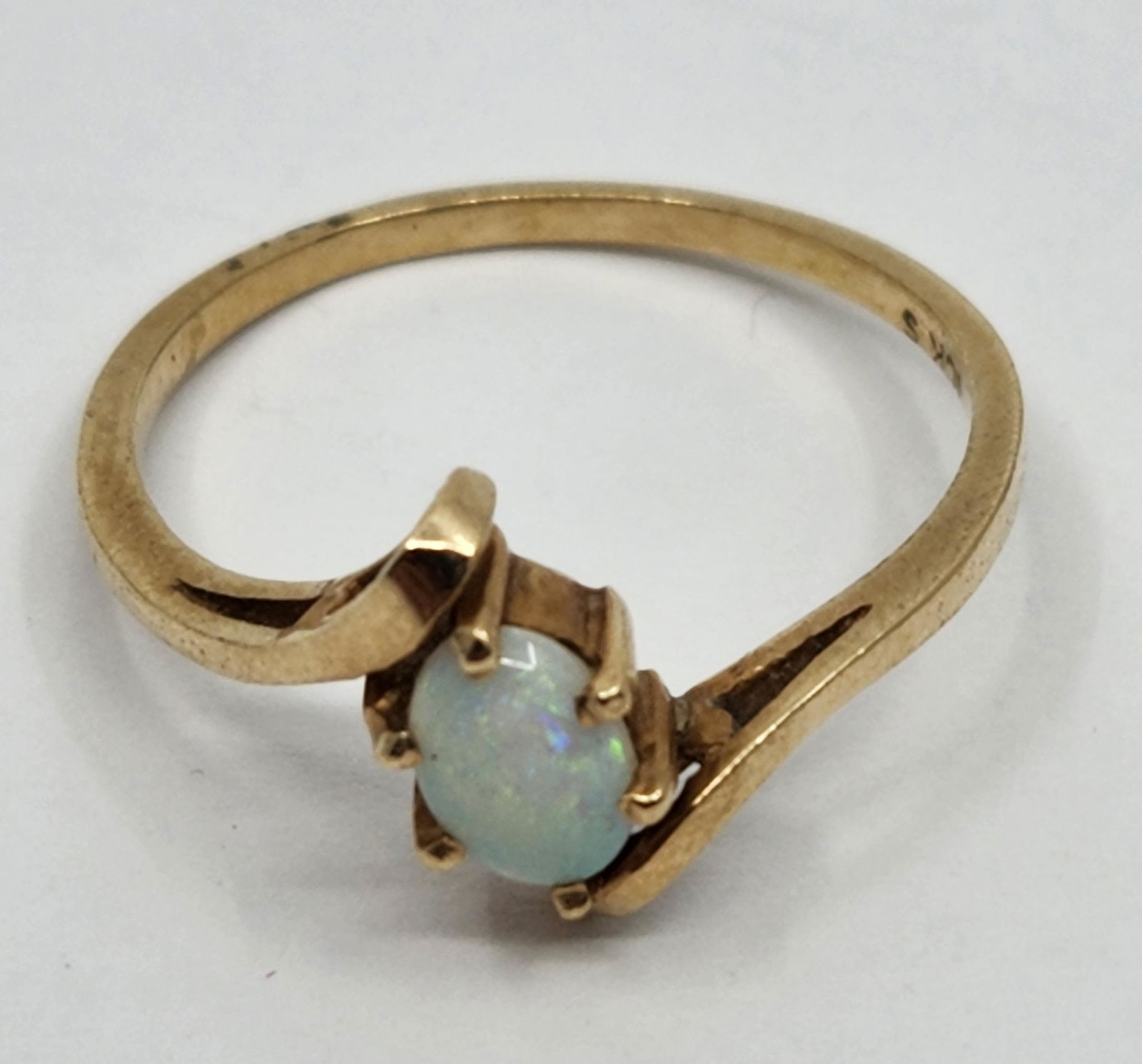 10KT Gold Ring set with Opal (1 of 7)