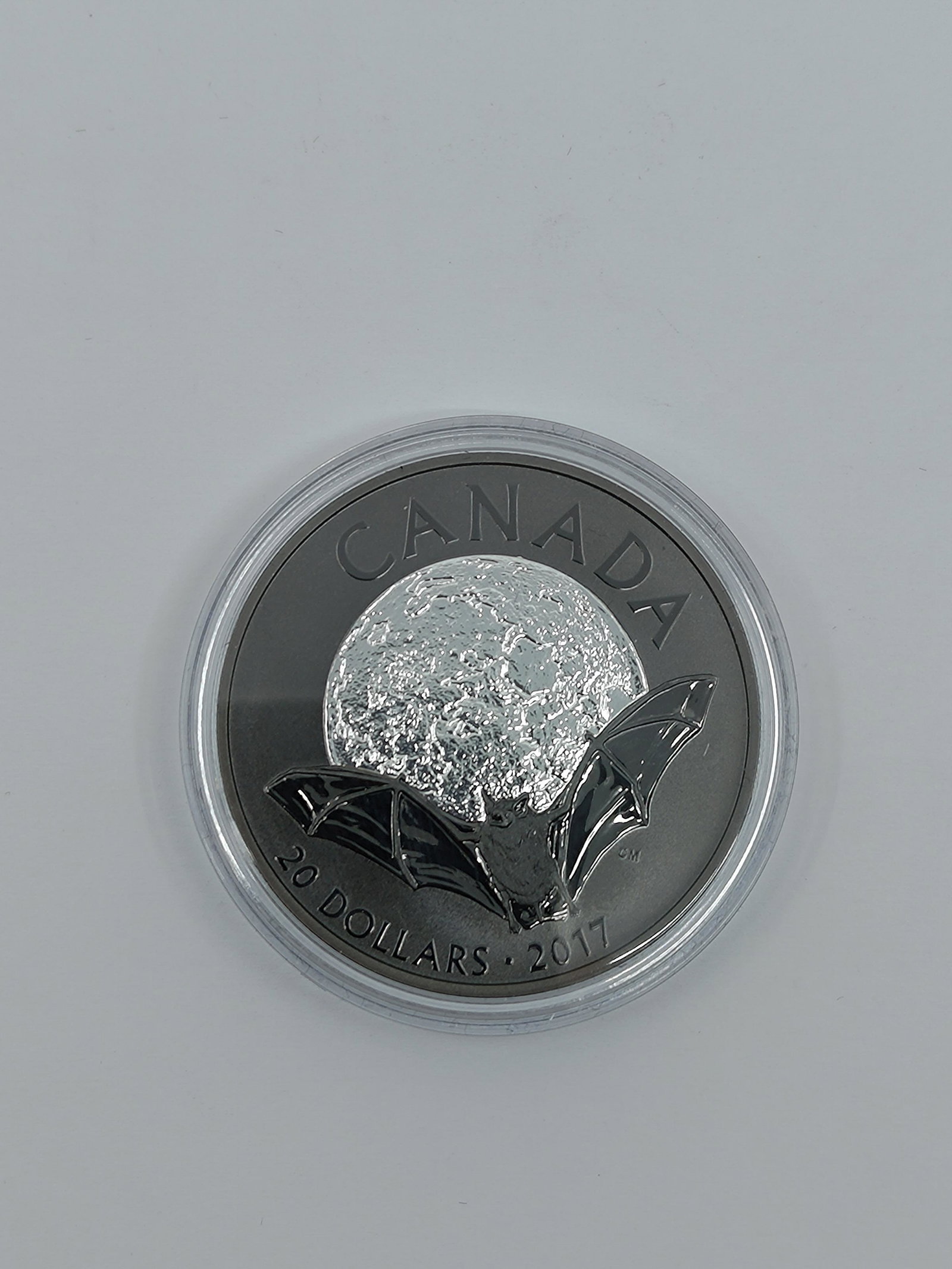 2017 20$ Fine Silver Coin Nocturnal By Nature The Little Brown Bat: Title: 2017 20$ Fine Silver Coin Nocturnal By Nature The Little Brown Bat Description (FR): Piece de monnaie de 20$ Canada, 2017, argent pure ,9999%, 31.39 g, tirage numerotee : 3951/7000, designer : 