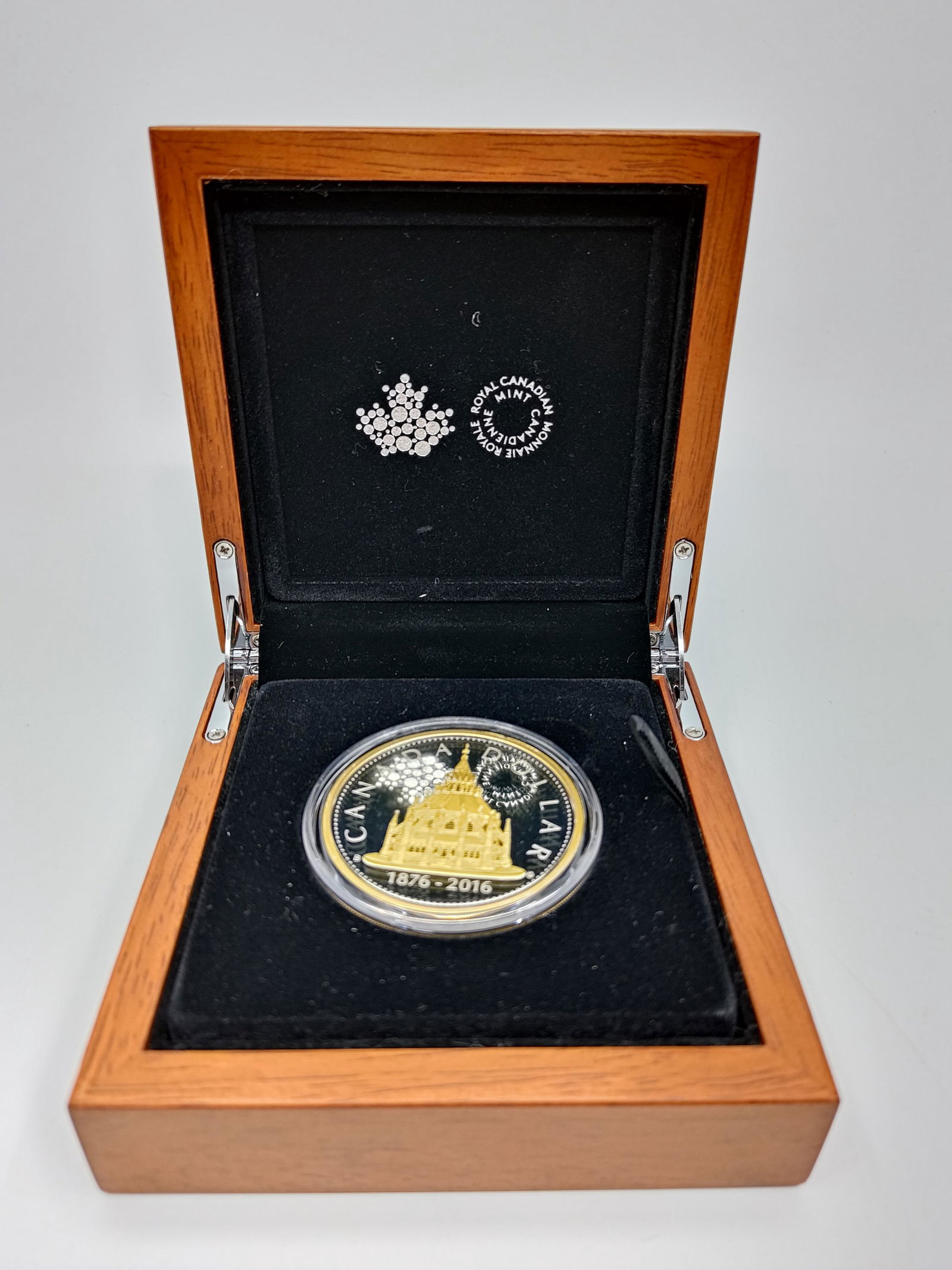 2016 1$ Fine Silver Coin Renewed Silver Dollar Library of Parliament (1 of 11)