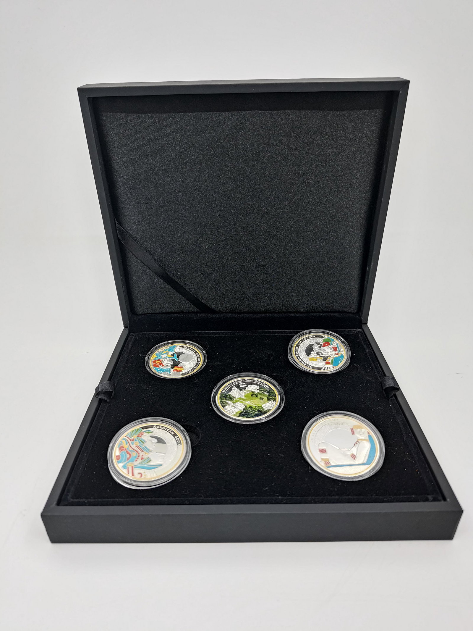 2015 5 Coins Set, Gods of The Maya, Nuie and Guatemala: Title: 2015 5 Coins Set, Gods of The Maya, Nuie and Guatemala, Itzamna Niue 2 $, 2015, Ah Bolom Tzacab Niue 2$ 2015, Kukulcan, Niue 2$ 2015, Chaac Niue 2$ 2015, Parque Nacional Tikal 1 Quetzal Guatema