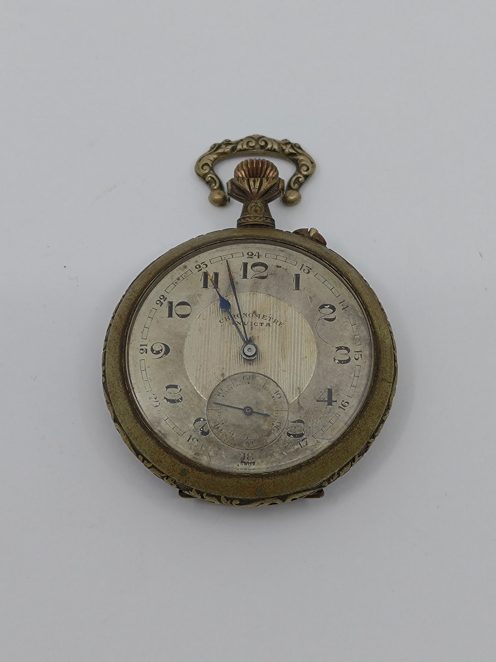 Art Nouveau, Pocket Watch Chronometre Invicta,: Title : Art Nouveau, Pocket Watch Chronometre Invicta, Description (FR) : Montre de poche Art Nouveau, Chronometre Invicta, Boitier en metal, au dos representant une femme, Grandeur : 19S, Fonctionell