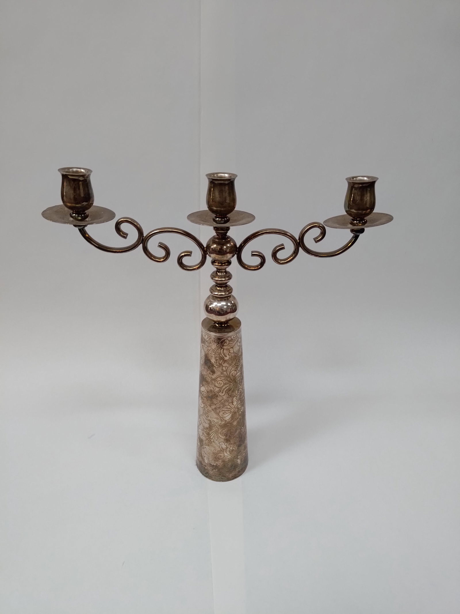 Christofle, Marcel Wanders Jardin d'Eden Three Light Silver Plated Candelabra: Titre : Christofle, Silver Plated Mood Service Flatwer Description (FR) : Chandelier a 3 branche de Marcel Wanders pour Christofle en argent plaque Description (ENG) : 3 branch candlestick by Marcel W