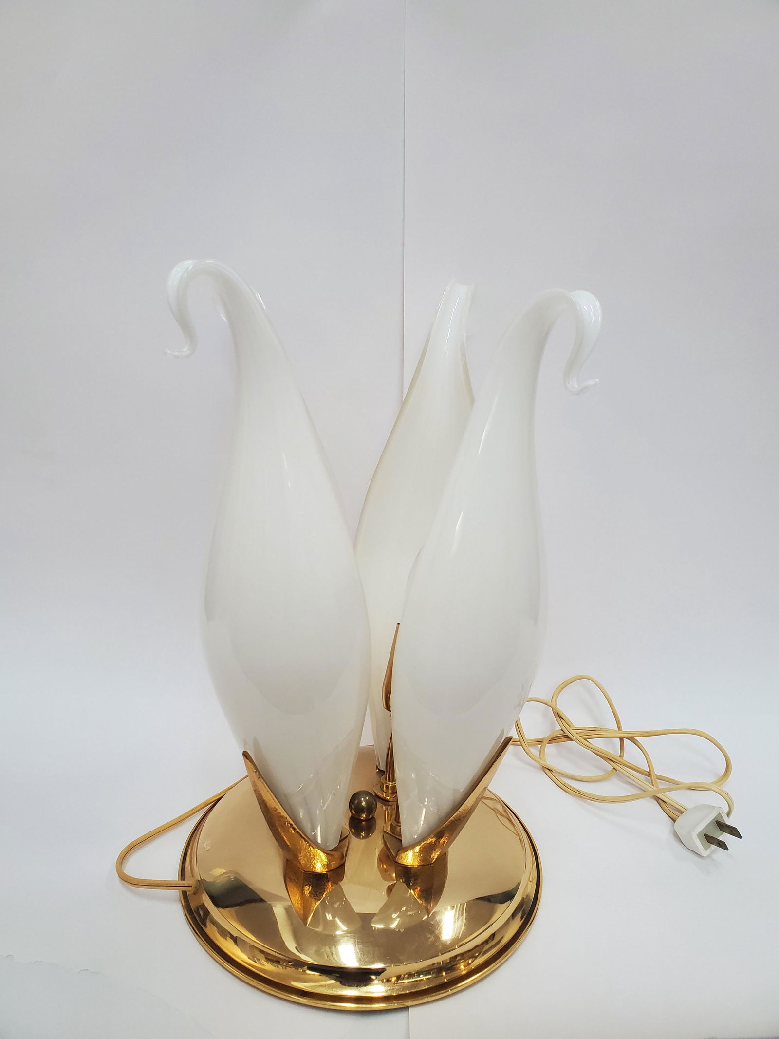 Franco Luce for Seguso, Murano Table Brass and Blown Glass Lamp: Artist : Franco Luce for Seguso, Italian Titre : Murano Table Brass and Blown Glass Lamp Description (FR) : Lampe de table en laiton et verre souffle Murano a 4 branche Description (ENG) : Table lamp