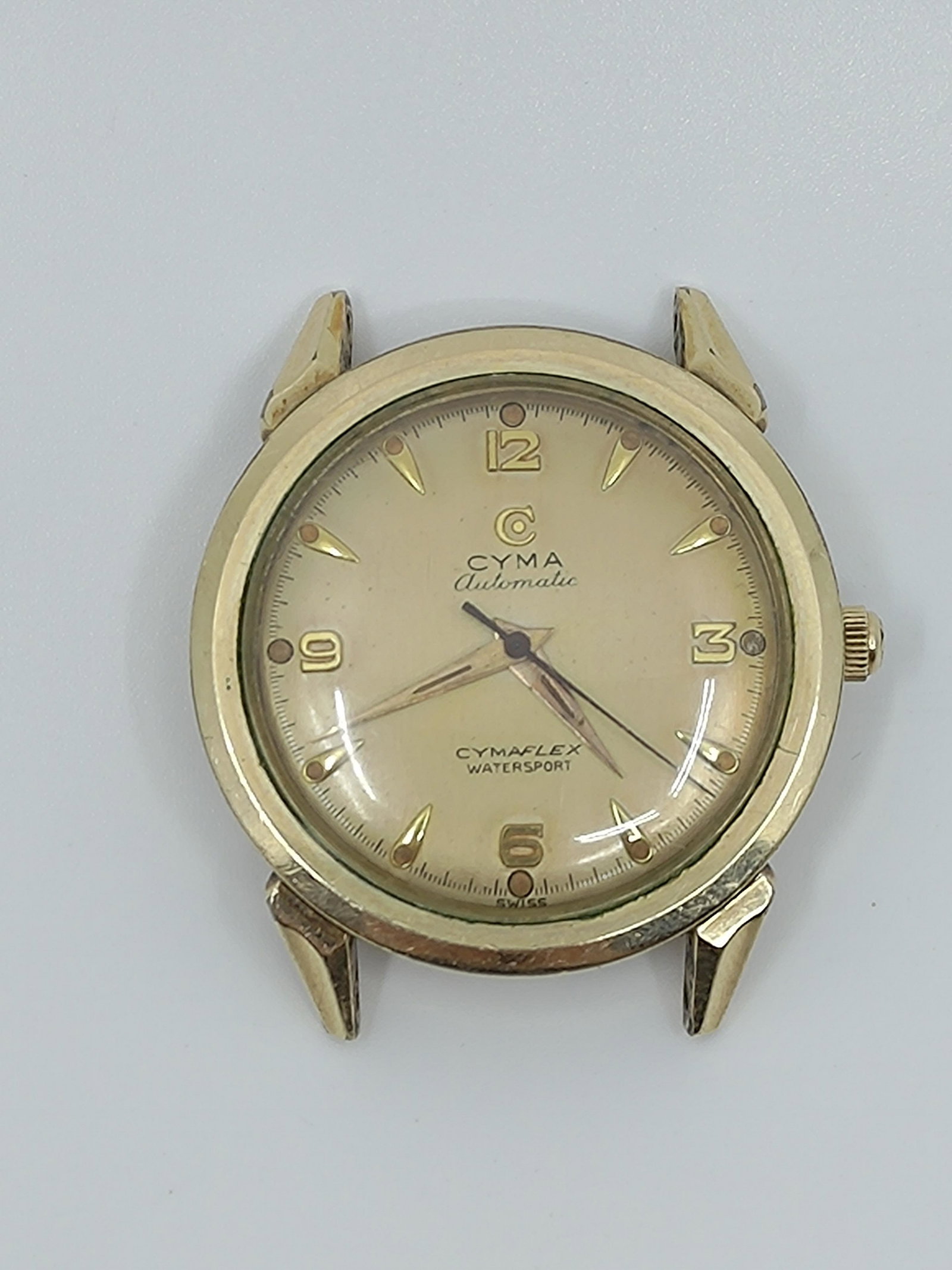 Cyma Automatic Bumper, Cymaflex Watch: Titre : Cyma Automatic Bumper, Cymaflex Watch Description (FR) : Montre pour Homme, Cyma Cymaflex, mouvement automatique Bumper, 17 Jewels, Cal. R.420, Boitier en or plaque 10K, 35mm, Nous ne pouvons 